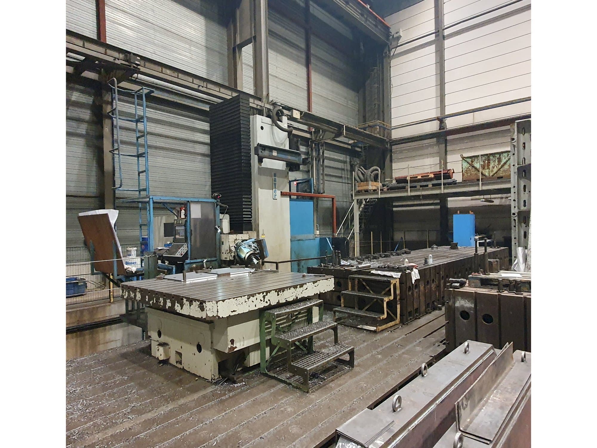Vue de face de la machine Zayer 30-KCU-12000