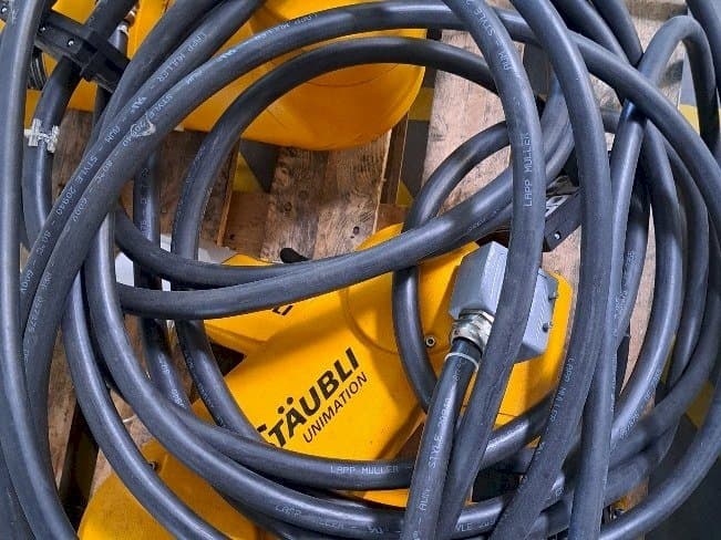 Vue de face de la machine STAUBLI TX60