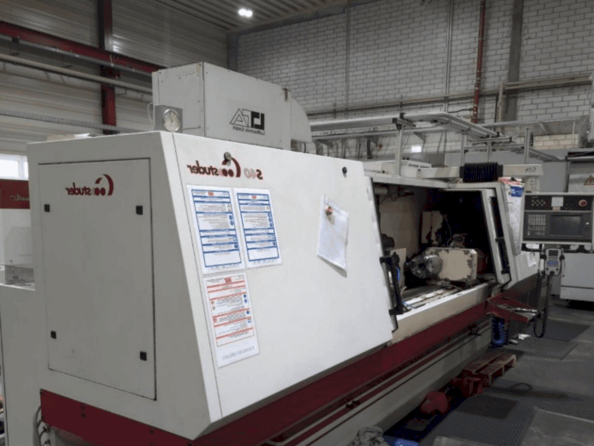 Vue de face de la machine STUDER S40 CNC (2001)