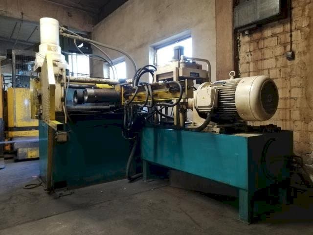 Vue de face de la machine EKALE REP-40-200-3