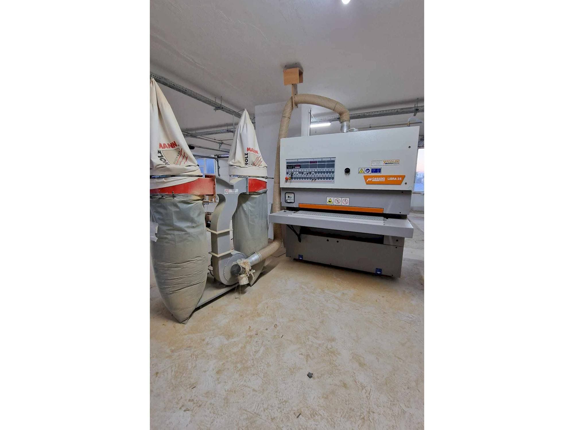 Vue de face de la machine CASADEI LIBRA 35