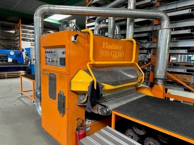 Vue de face de la machine Fladder 300/GYRO-1300 VAC