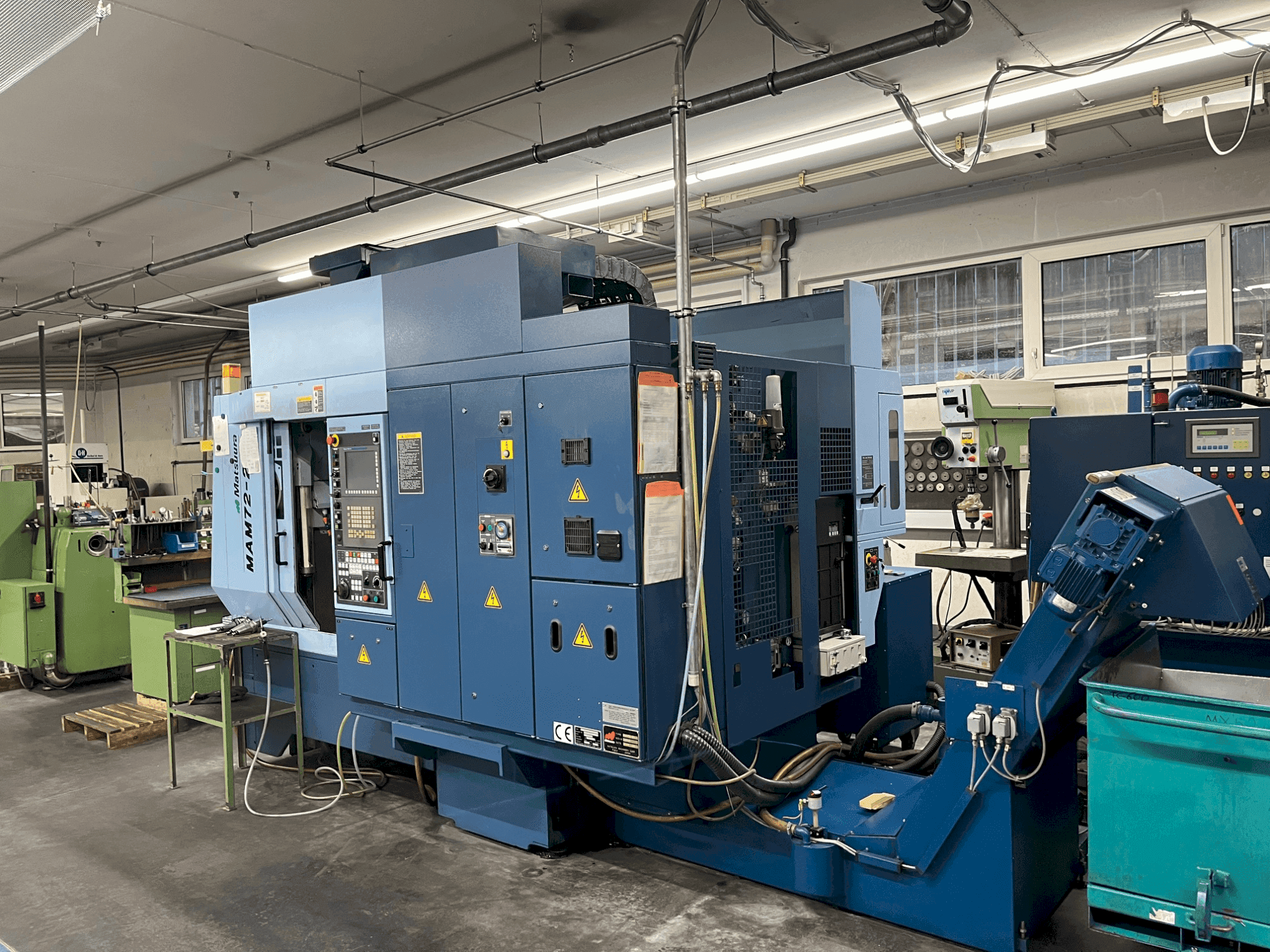 Vue de face de la machine Matsuura MAM72-25V