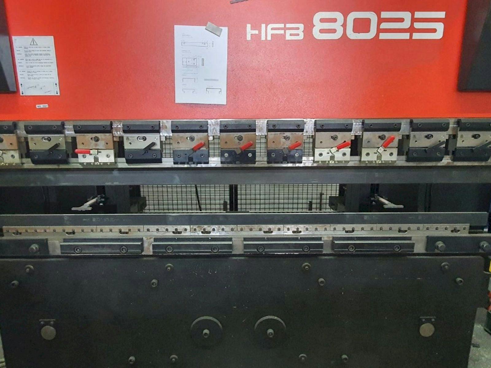Vue de face de la machine AMADA HFBO 80-25