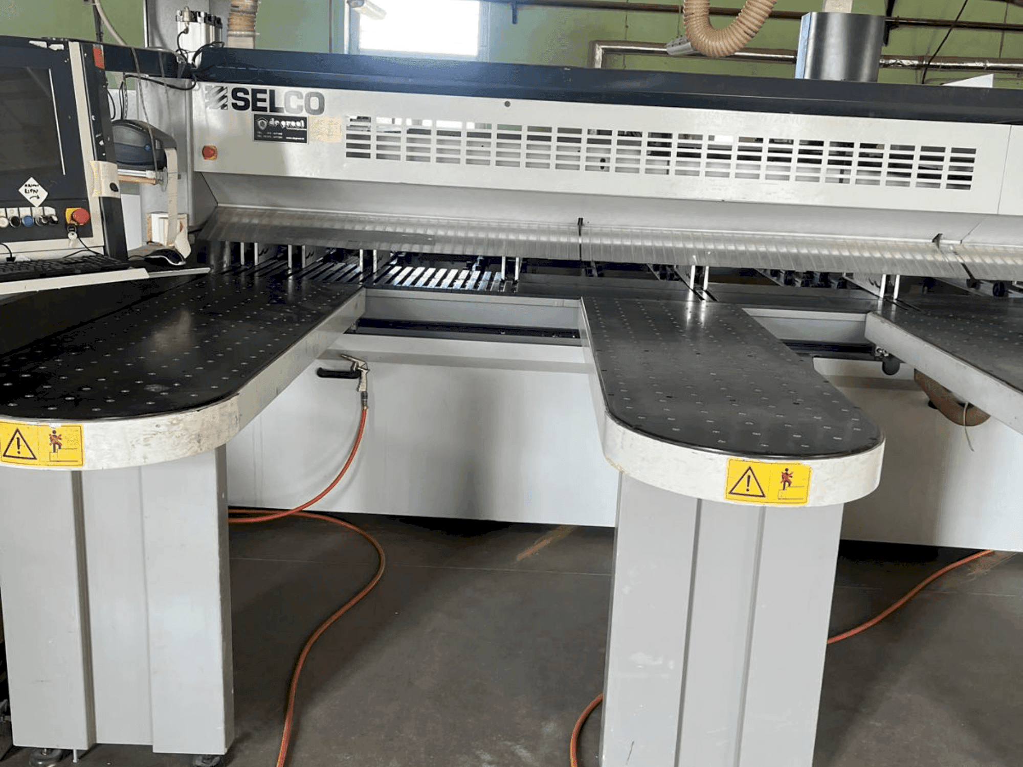 Vue de face de la machine SELCO WN750