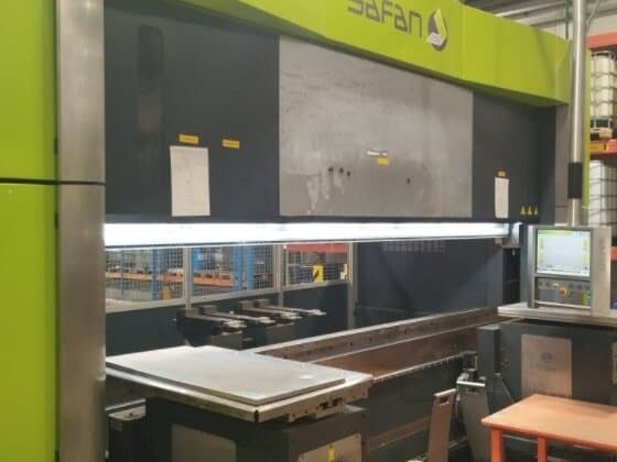 Vue de face de la machine Safan SAFAN E-brake 300-4100