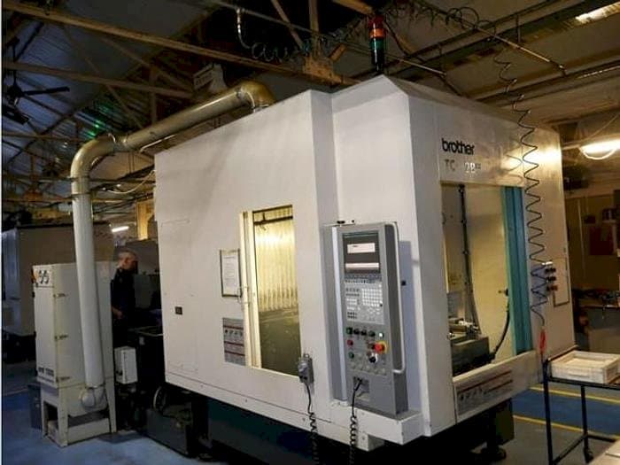 Vue de face de la machine Brother TC-32 BN QT