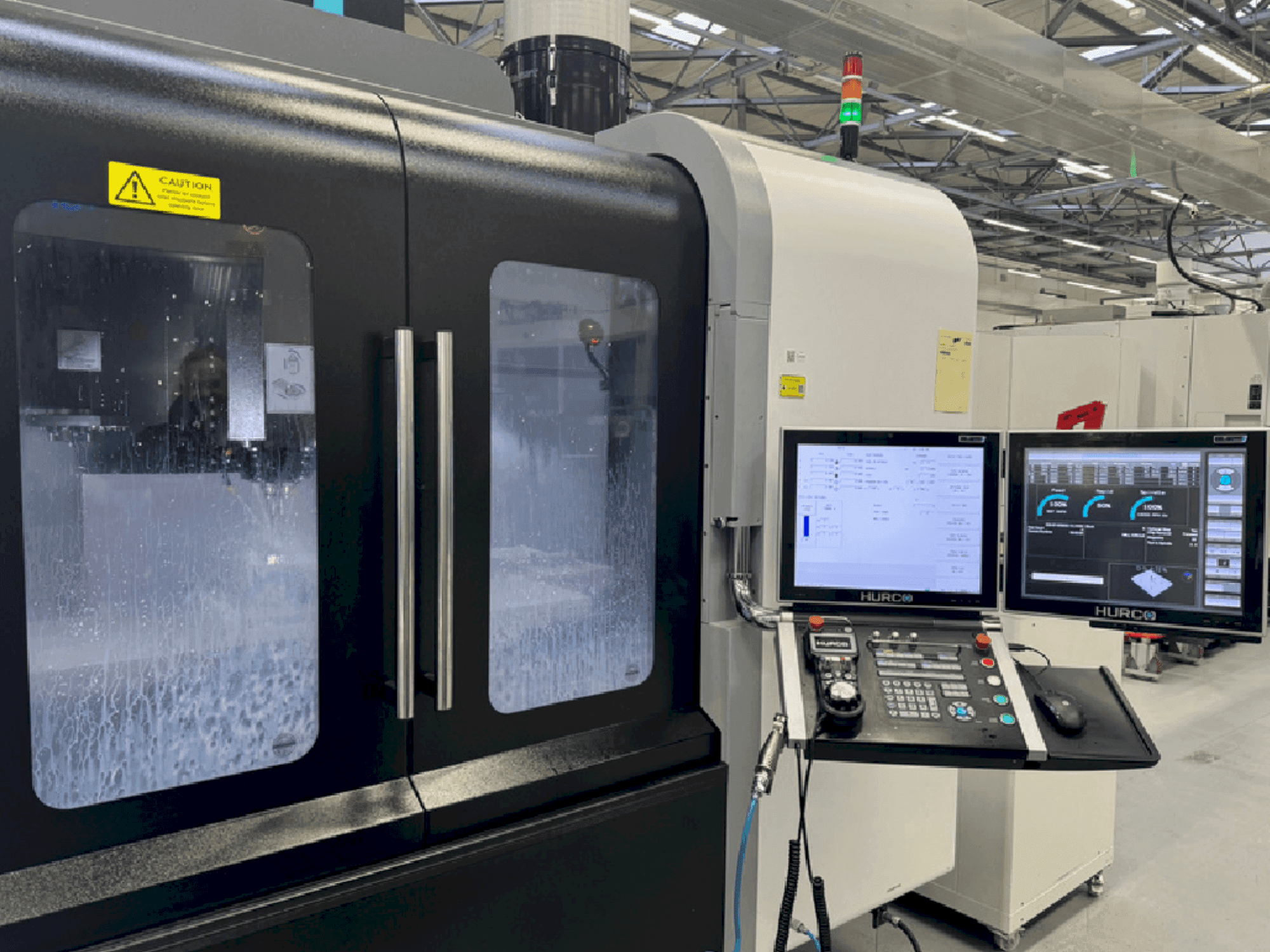 Vue de face de la machine Hurco VMX42HSRTi