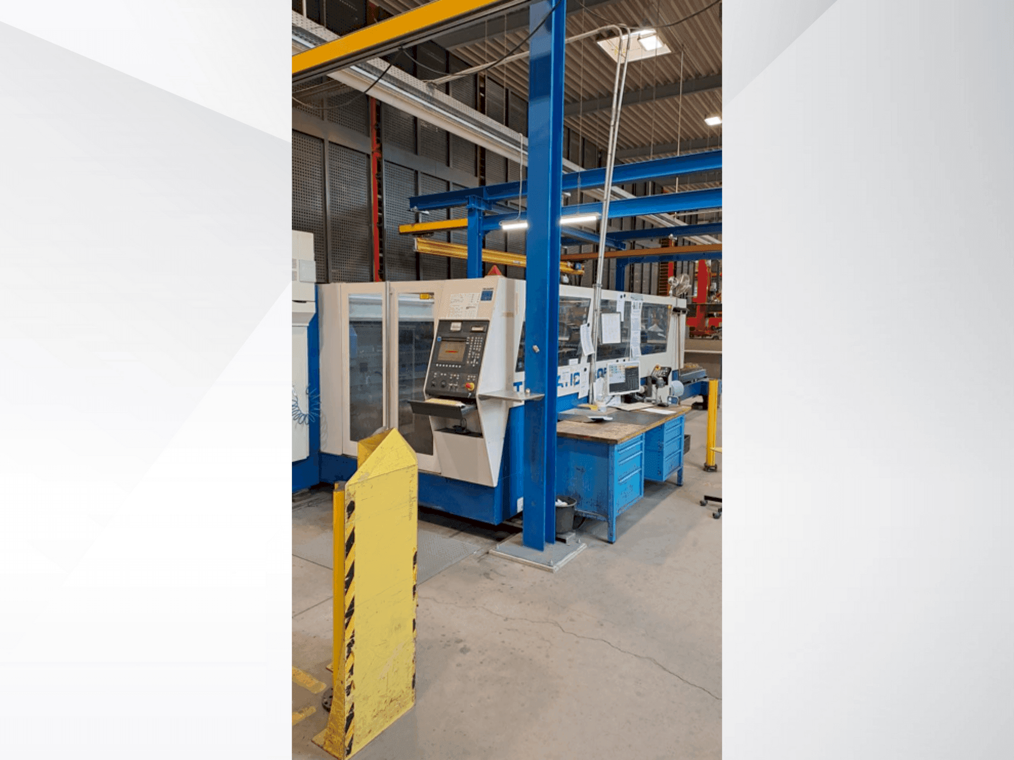 Vue de face de la machine TRUMPF Trumatic L3050