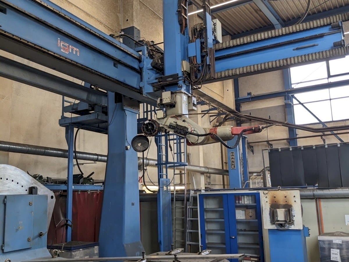 Vue de face de la machine IGM RTi 300-S