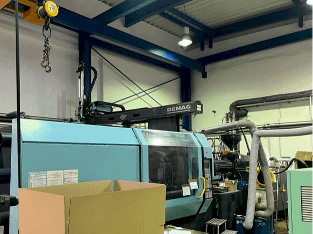 Vue de face de la machine DEMAG 500/900-5200