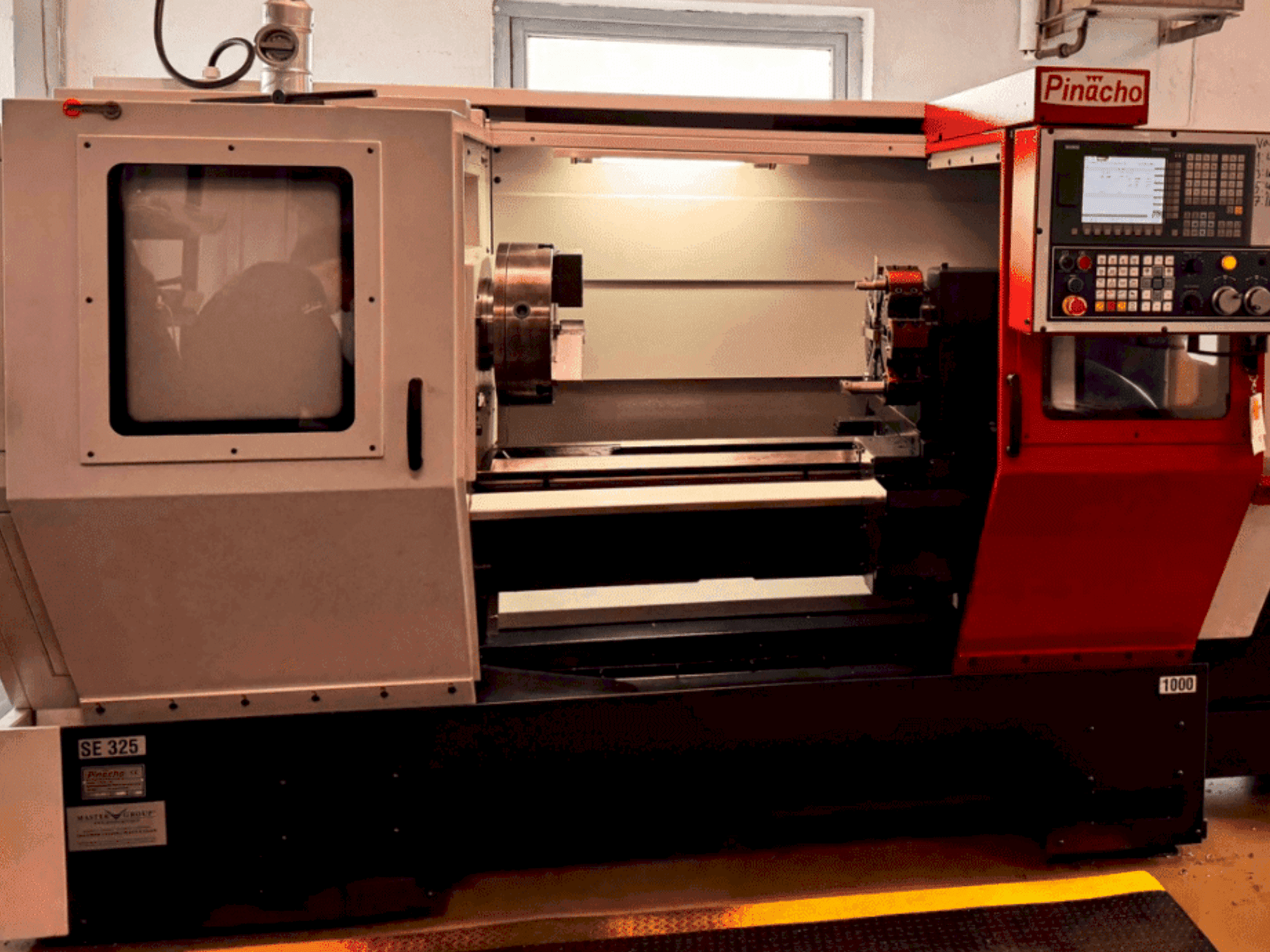 Vue de face de la machine Pinacho SE325