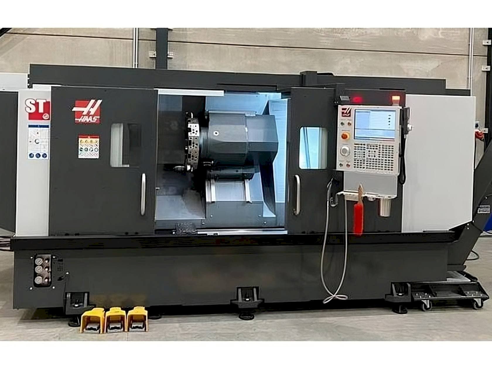 Vue de face de la machine HAAS ST-35L