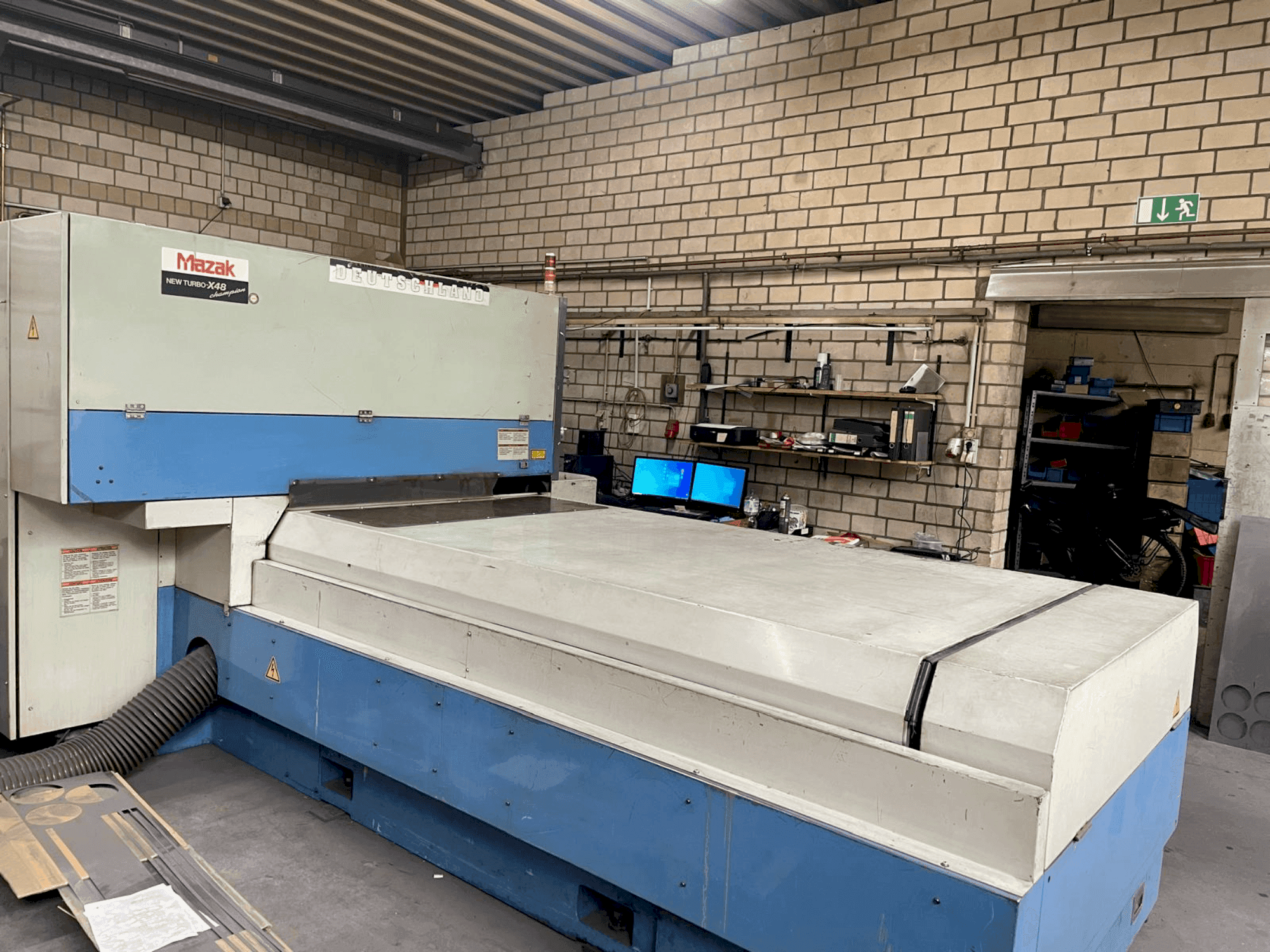 Vue de face de la machine Mazak NT-X48