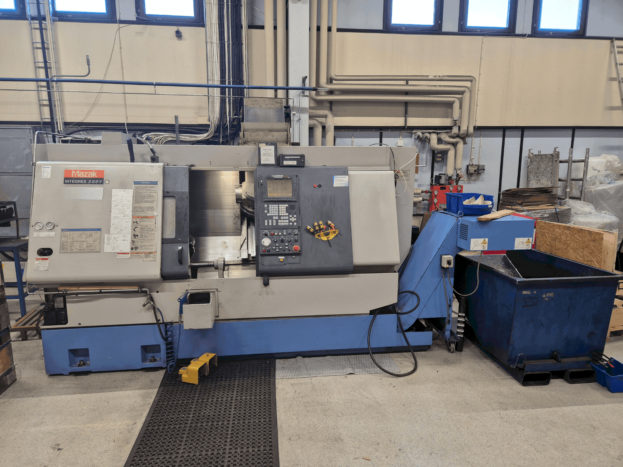 Vue de face de la machine Mazak Integrex 200Y