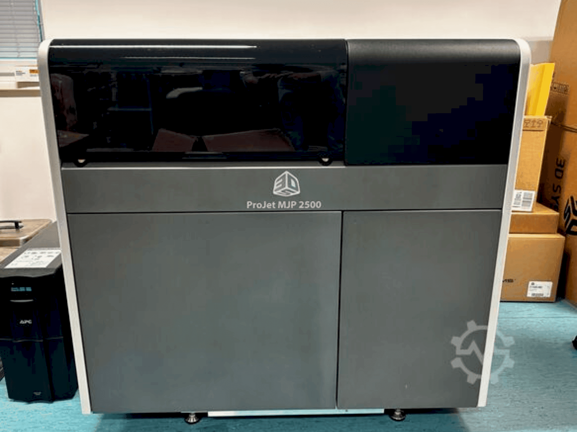 Vue de face de la machine 3DSYSTEMS projet 2500 plus