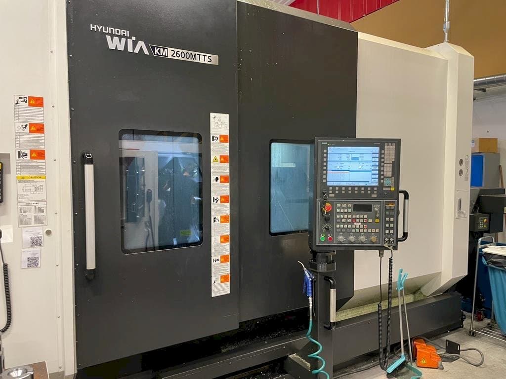 Vue de face de la machine Hyundai Wia KM 2600 MTTS