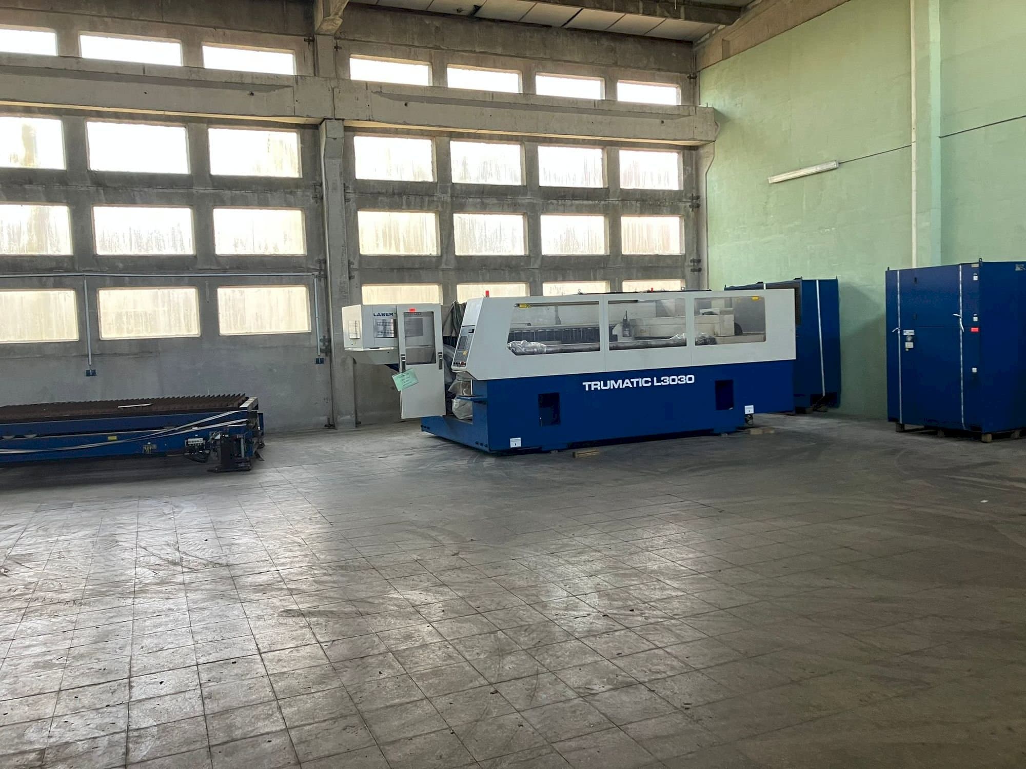 Vue de face de la machine Trumpf Trumatic L3030