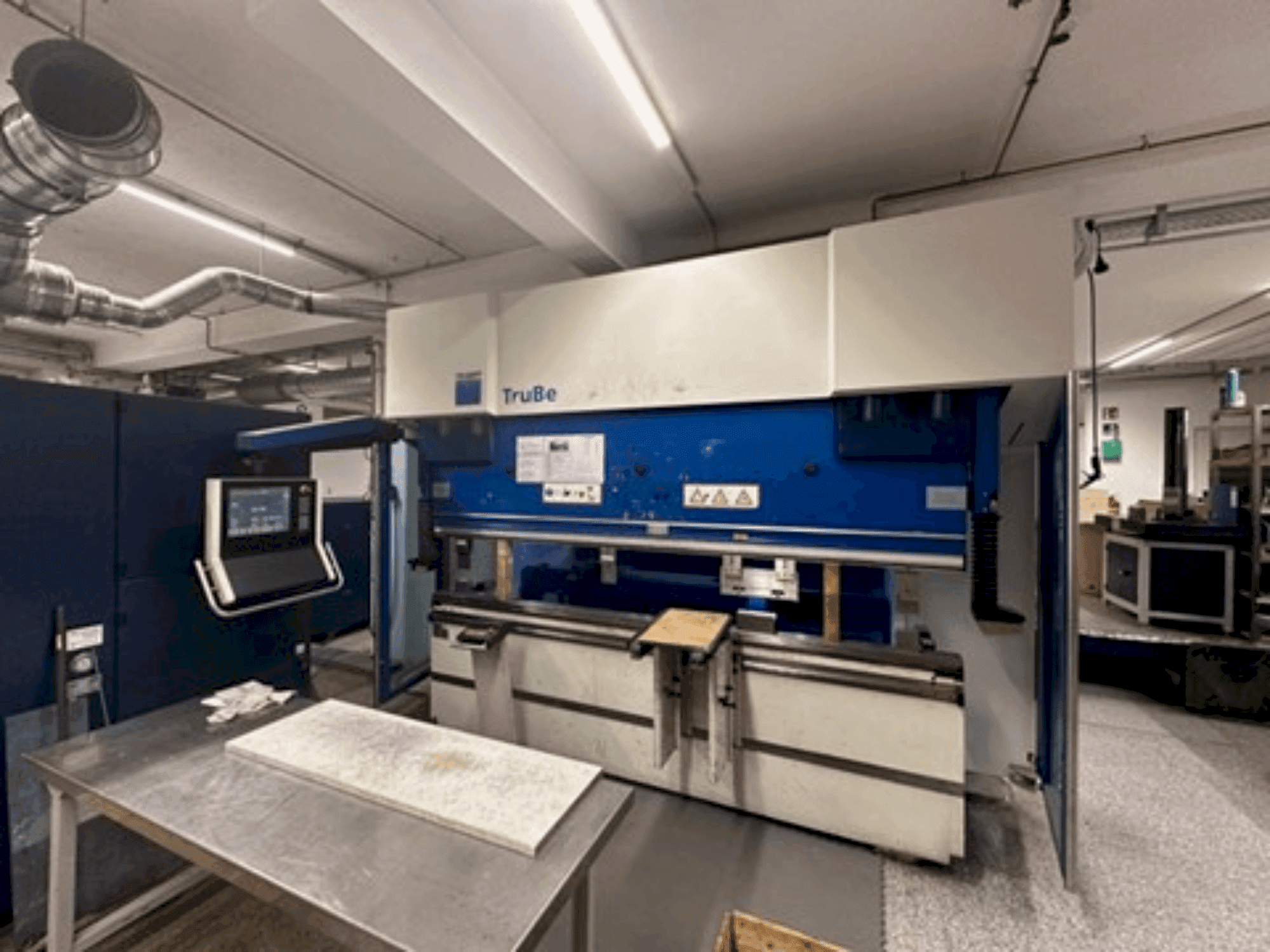 Vue de face de la machine TRUMPF TruBend 5170