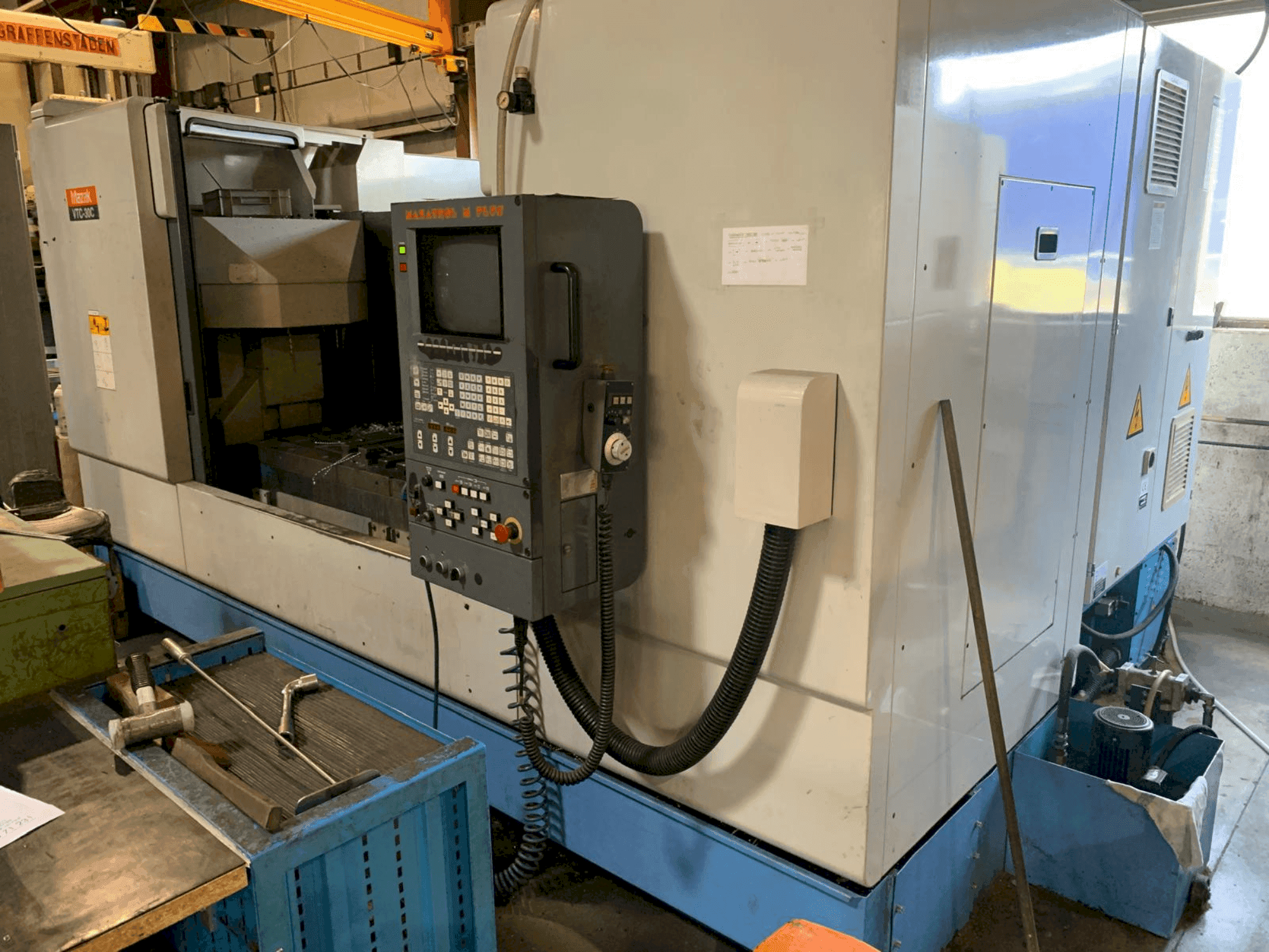 Vue de face de la machine Mazak VTC 30C