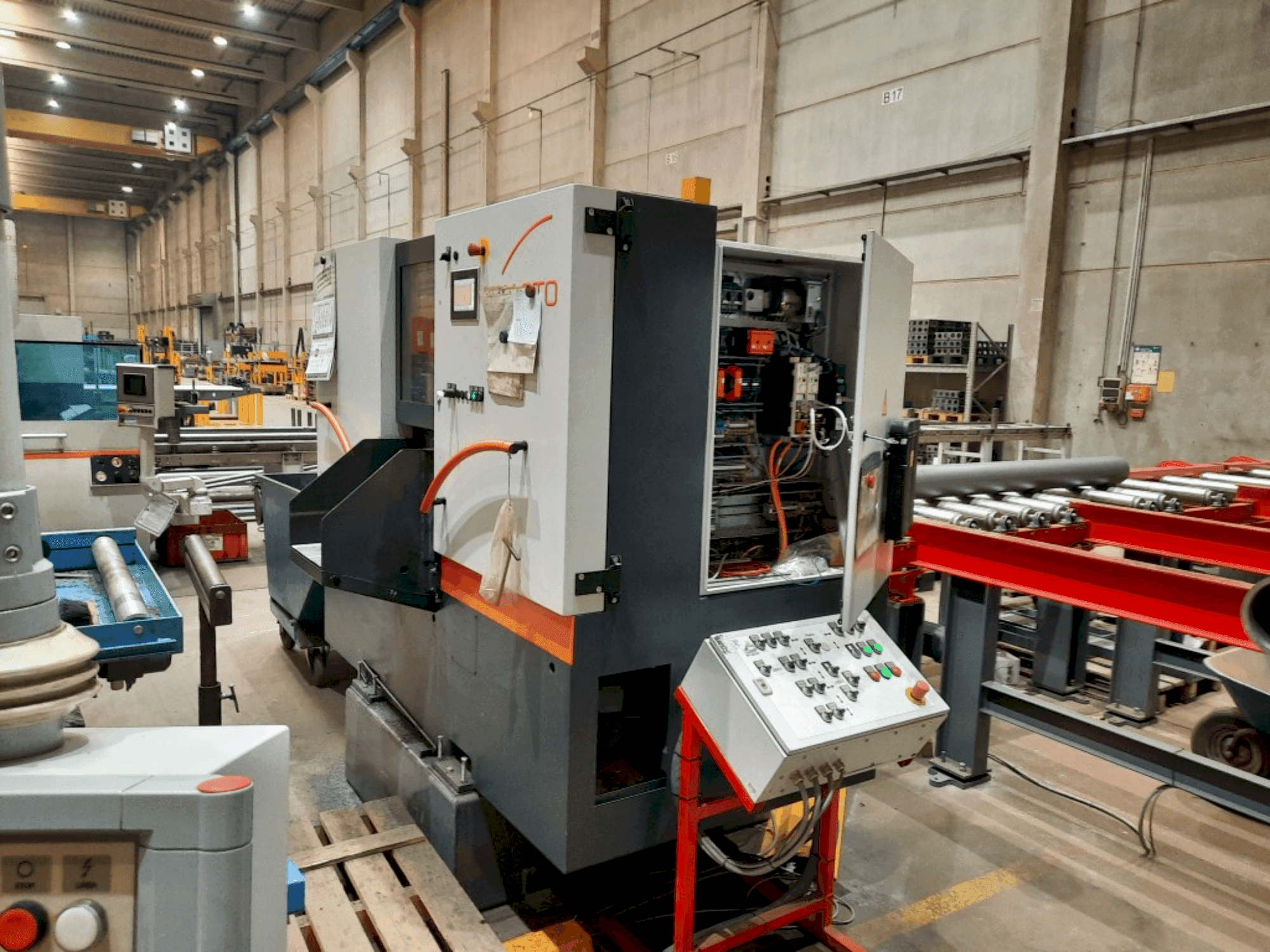 Vue de face de la machine KASTO WIN A3.3