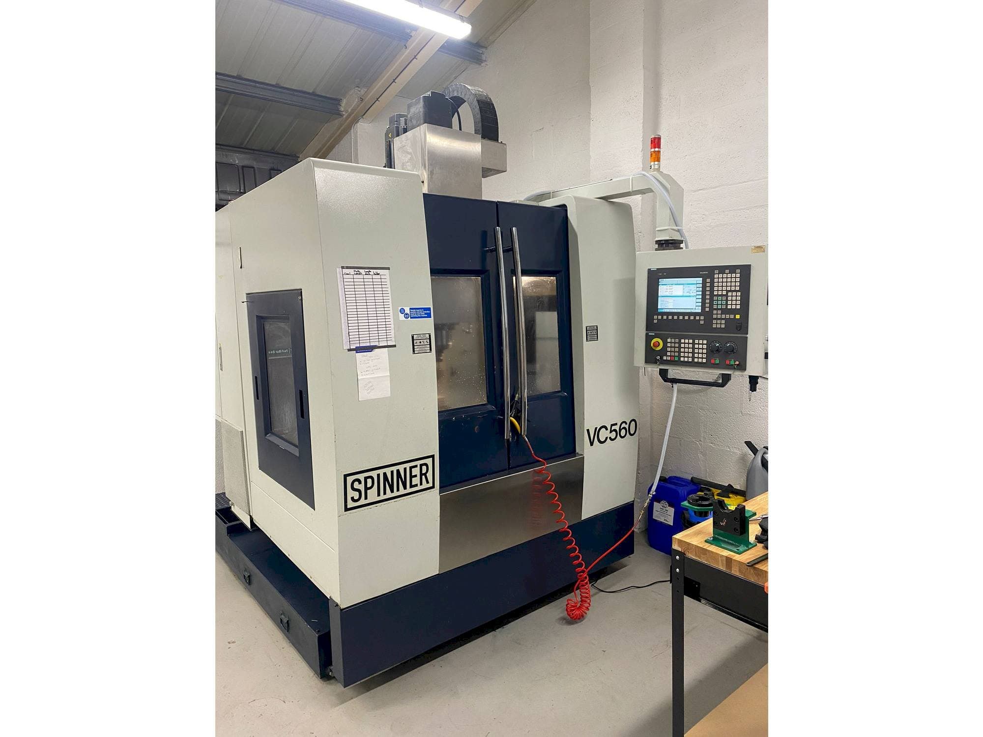Vue de face de la machine SPINNER VC560