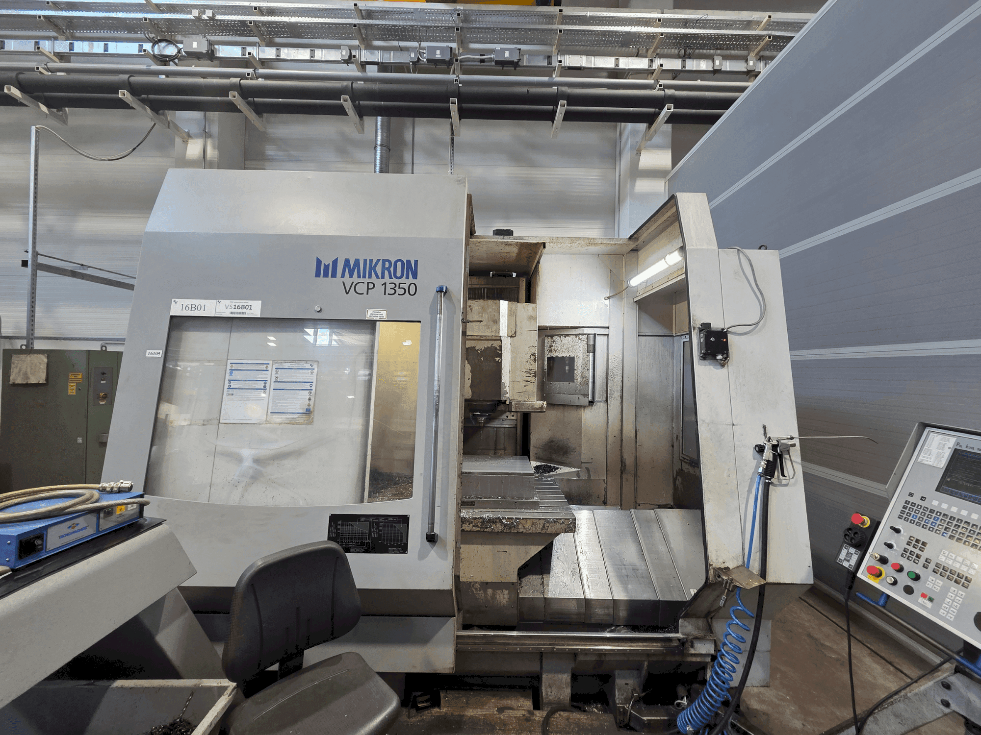 Vue de face de la machine MIKRON VCP 1350
