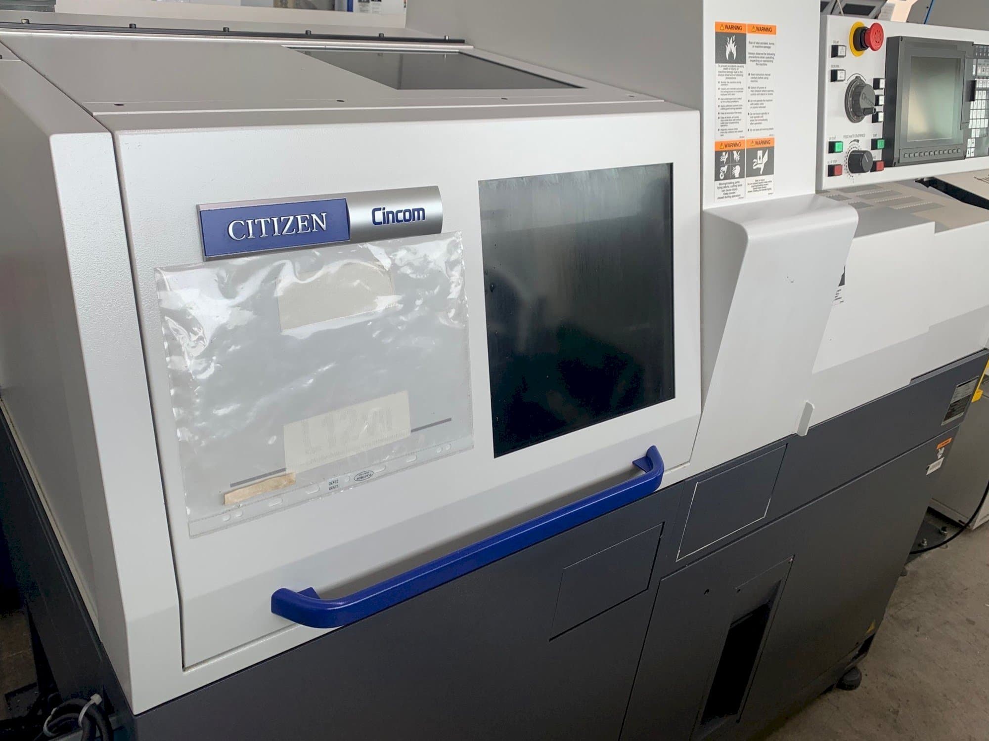 Vue de face de la machine Citizen Cincom L12