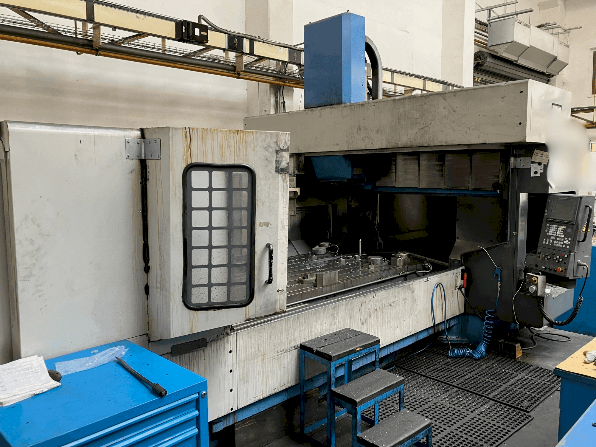 Vue de face de la machine Mazak FJV 60/120