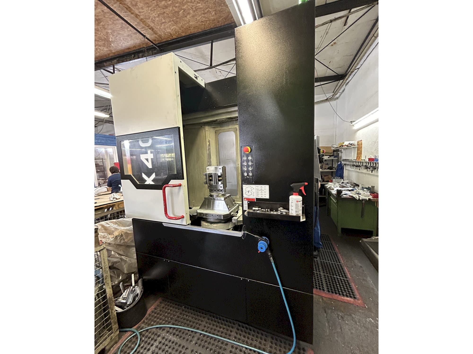 Vue de face de la machine Quaser HX404