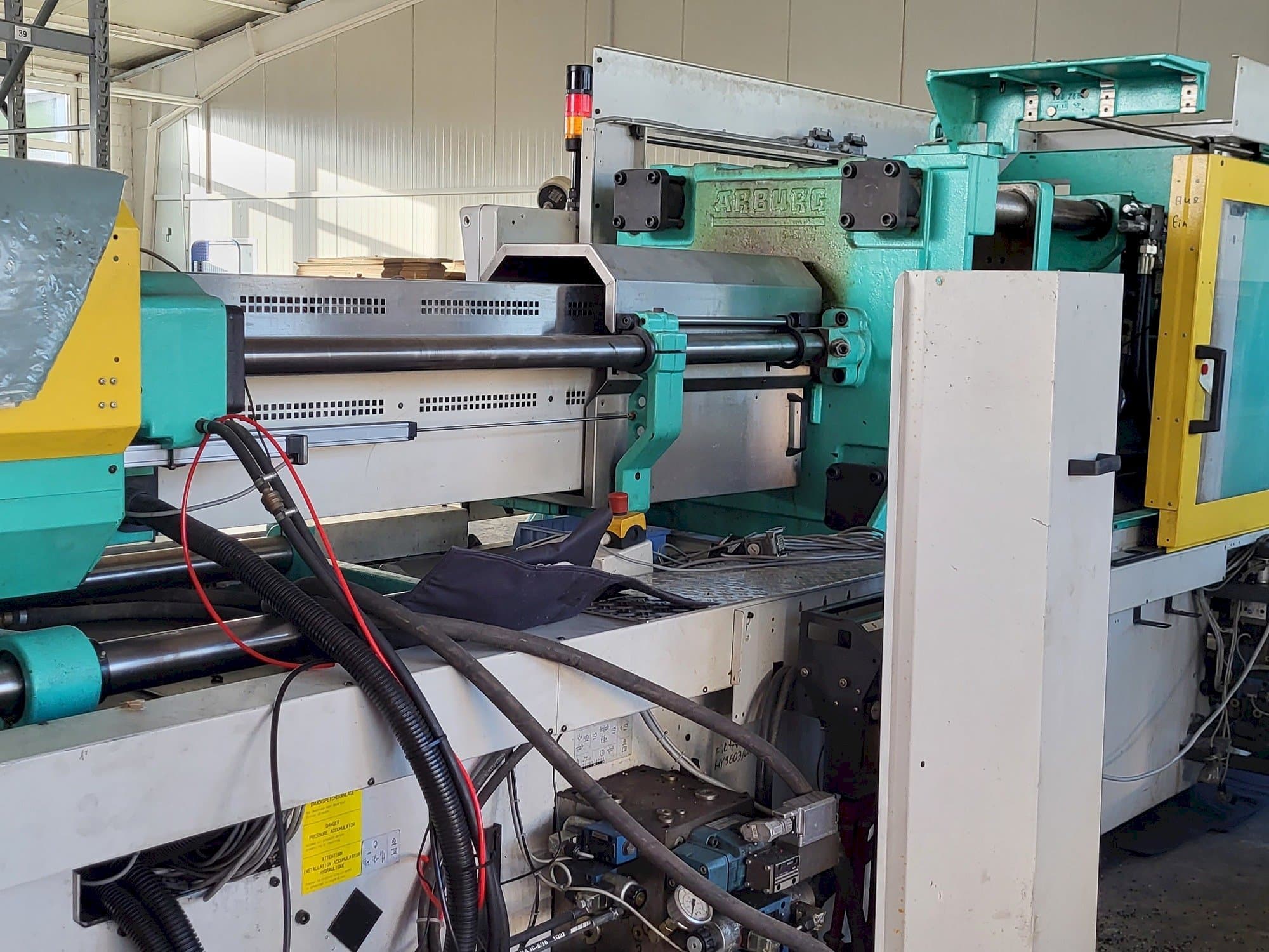 Vue gauche de la machine Arburg Allrounder Centex 570C2200-1300