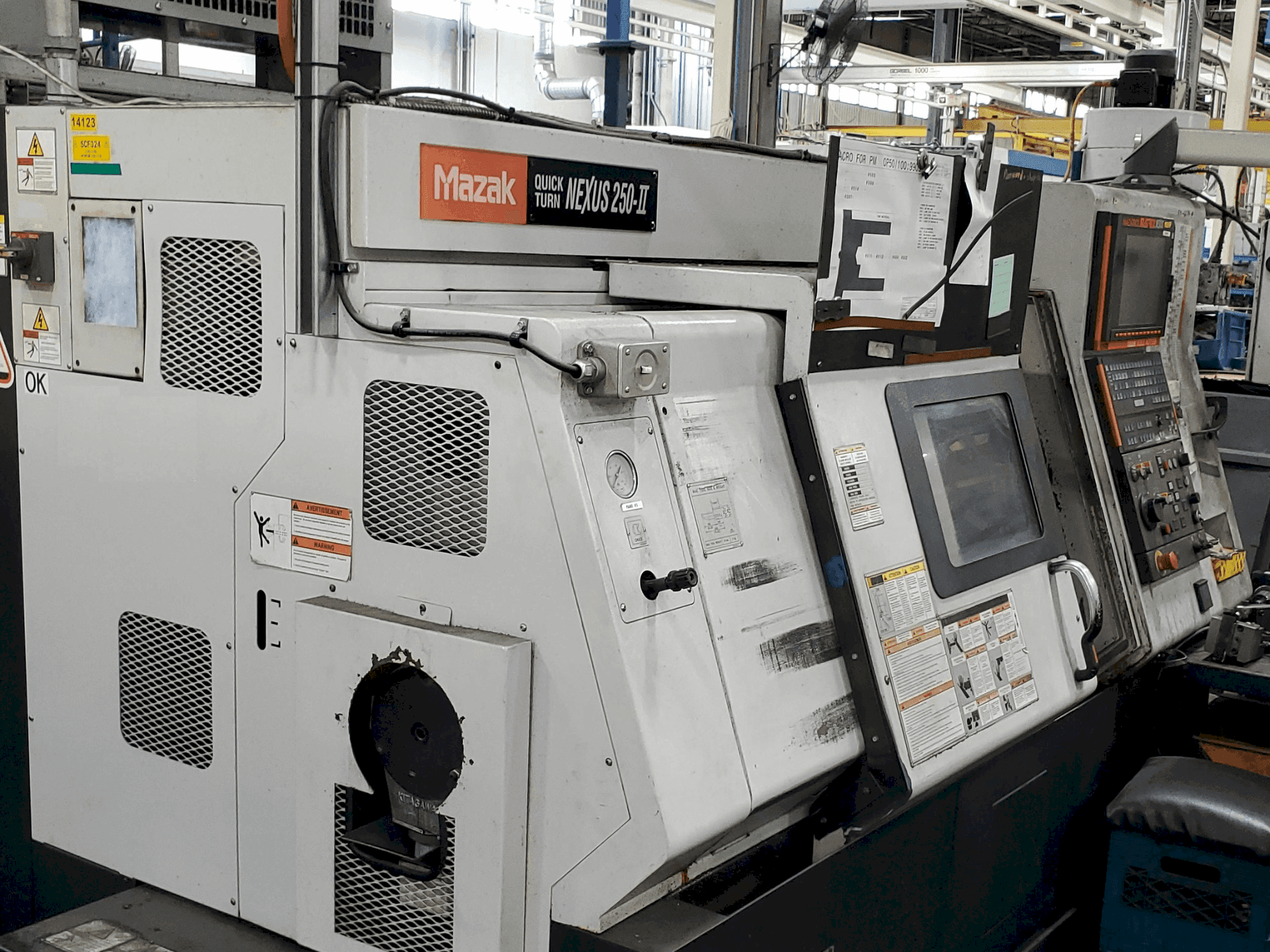 Vue de face de la machine Mazak QTN 250-II