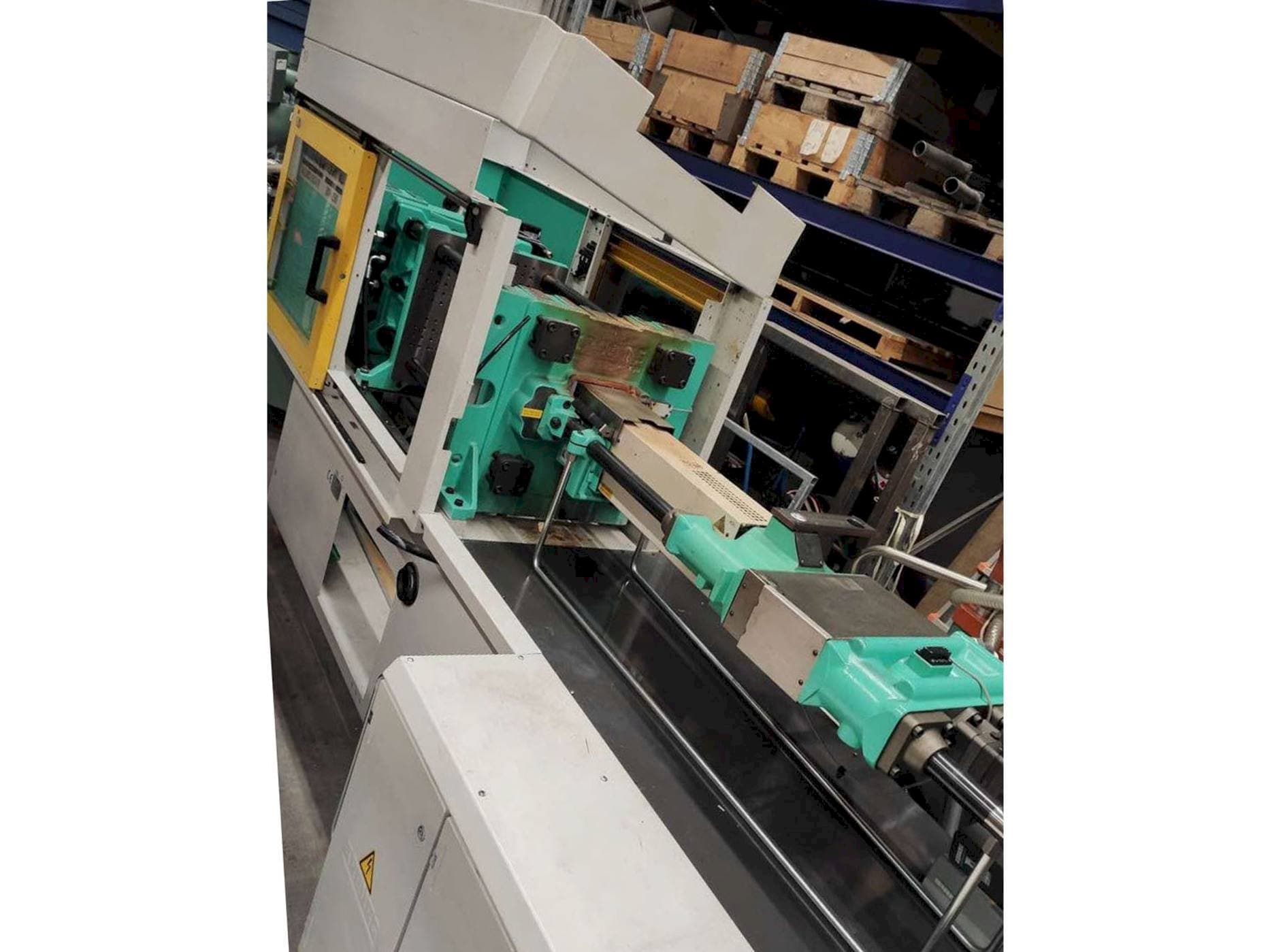 Vue de face de la machine Arburg 370C-800-250