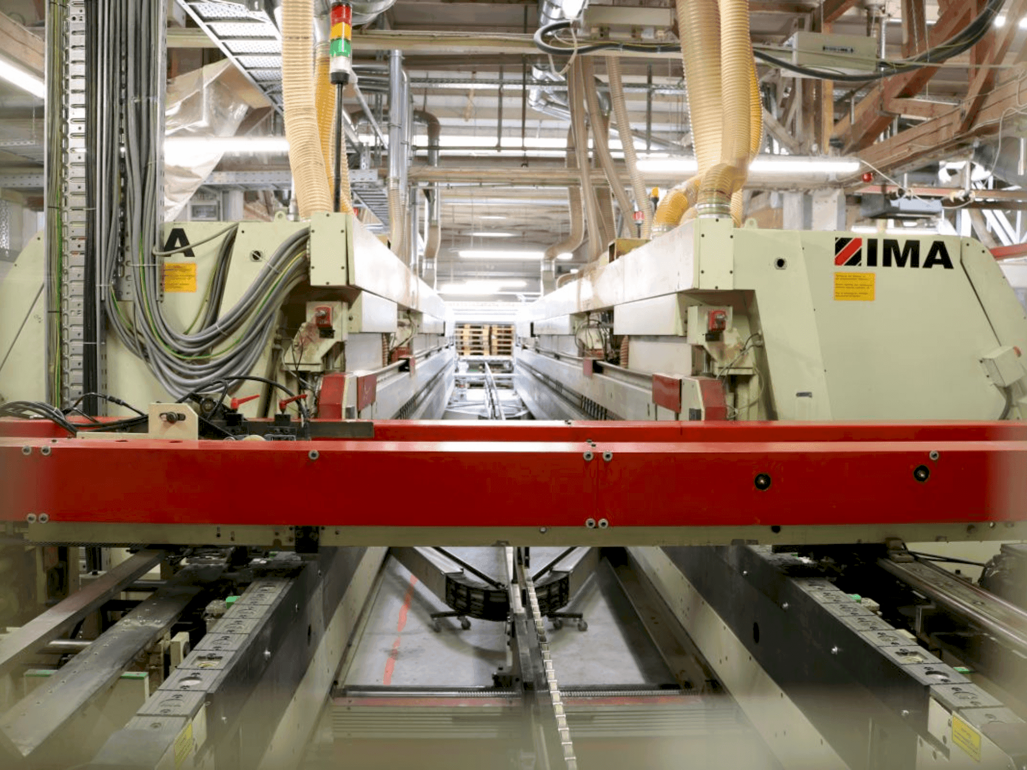 Vue de face de la machine IMA Angular transfer