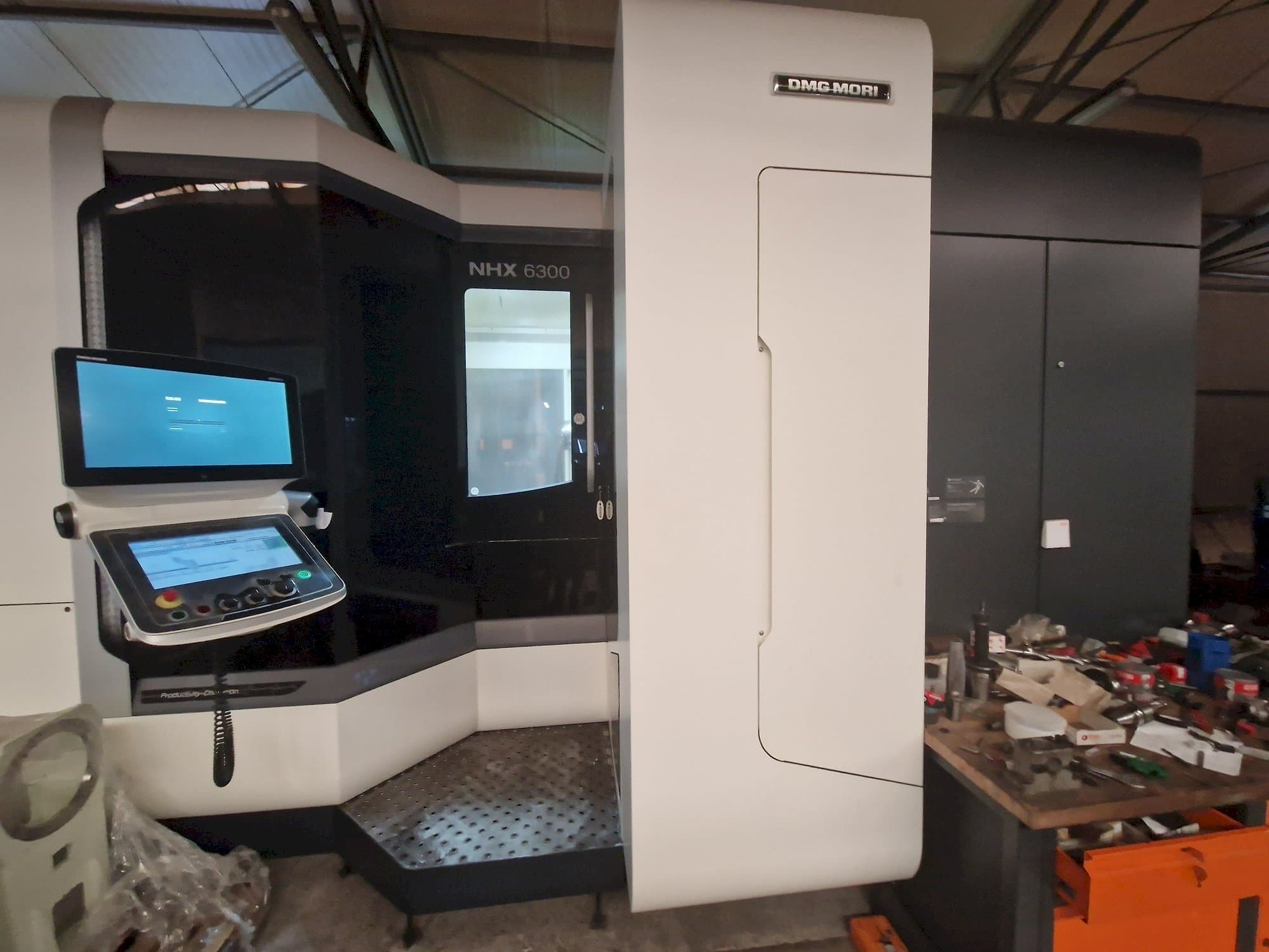 Vue de face de la machine DMG MORI NHX6300