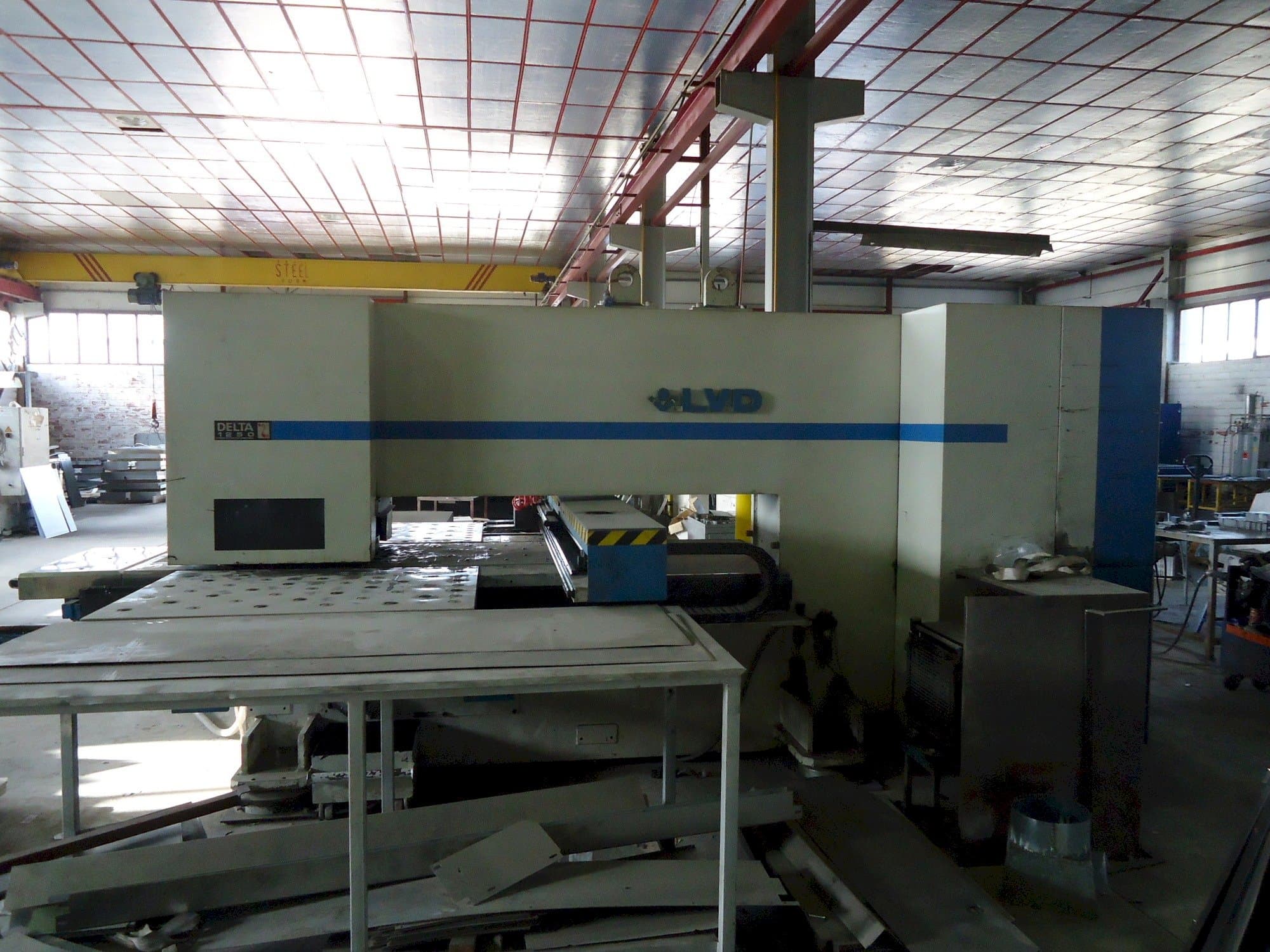 Vue de face de la machine LVD delta 1250