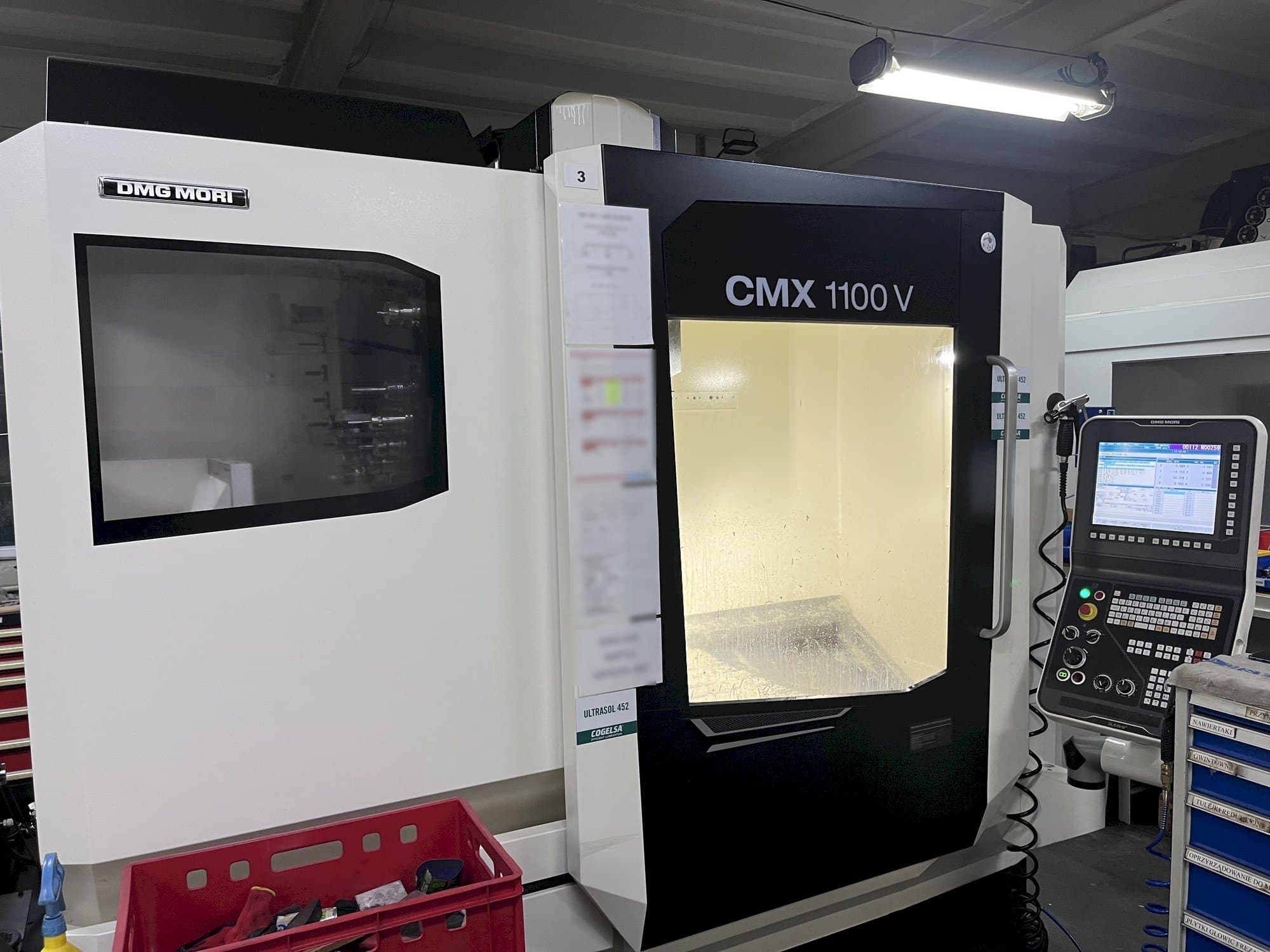 Vue latérale gauche de la machine DMG MORI CMX 1100 V