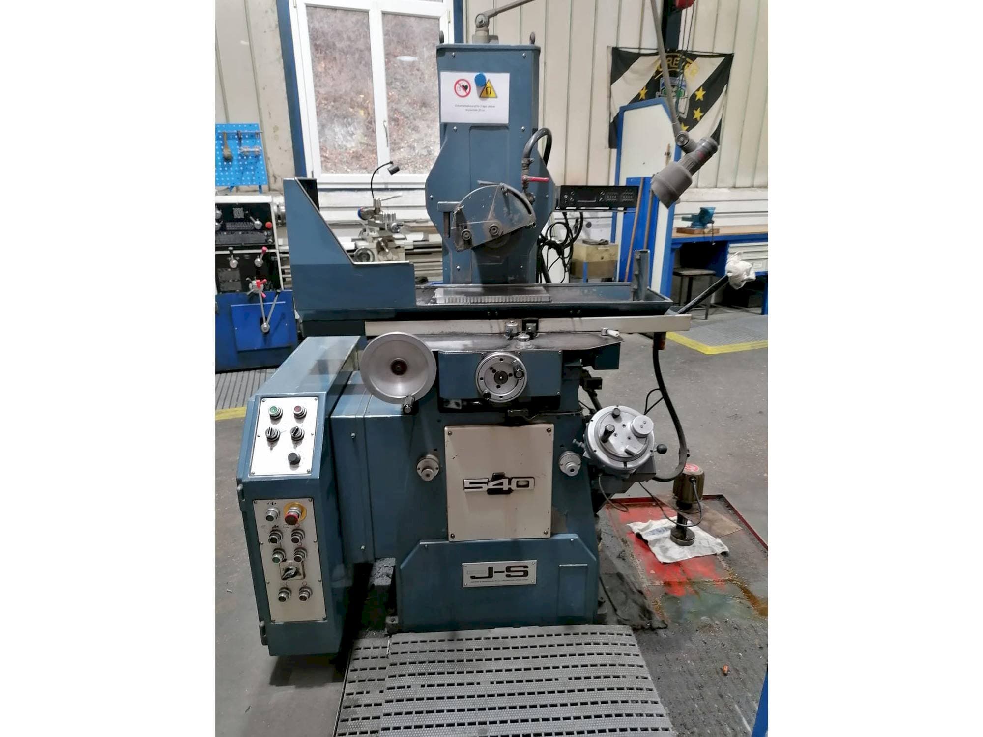 Vue de face de la machine Jones & Shipman 540