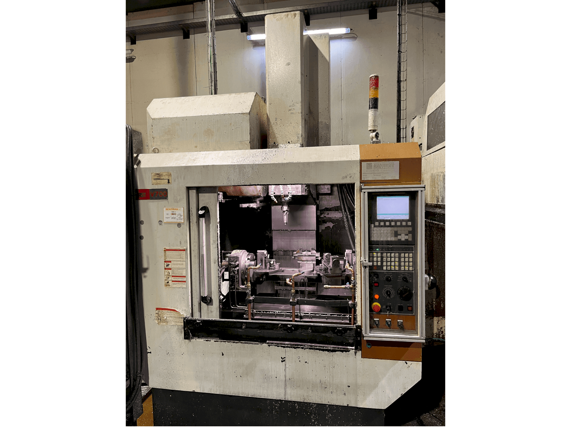 Vue de face de la machine FIRST V700