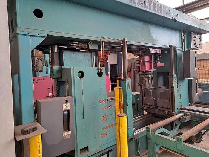 Vue latérale gauche de la machine KALTENBACH KDX5 1015