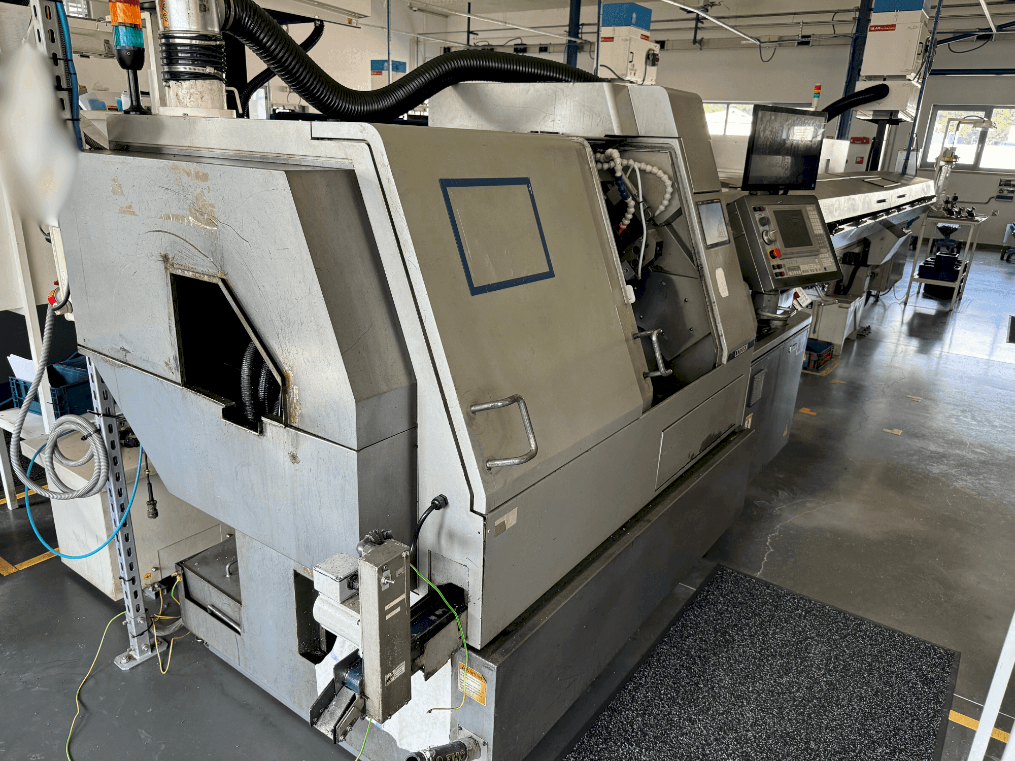 Vue de face de la machine Citizen L32-VII