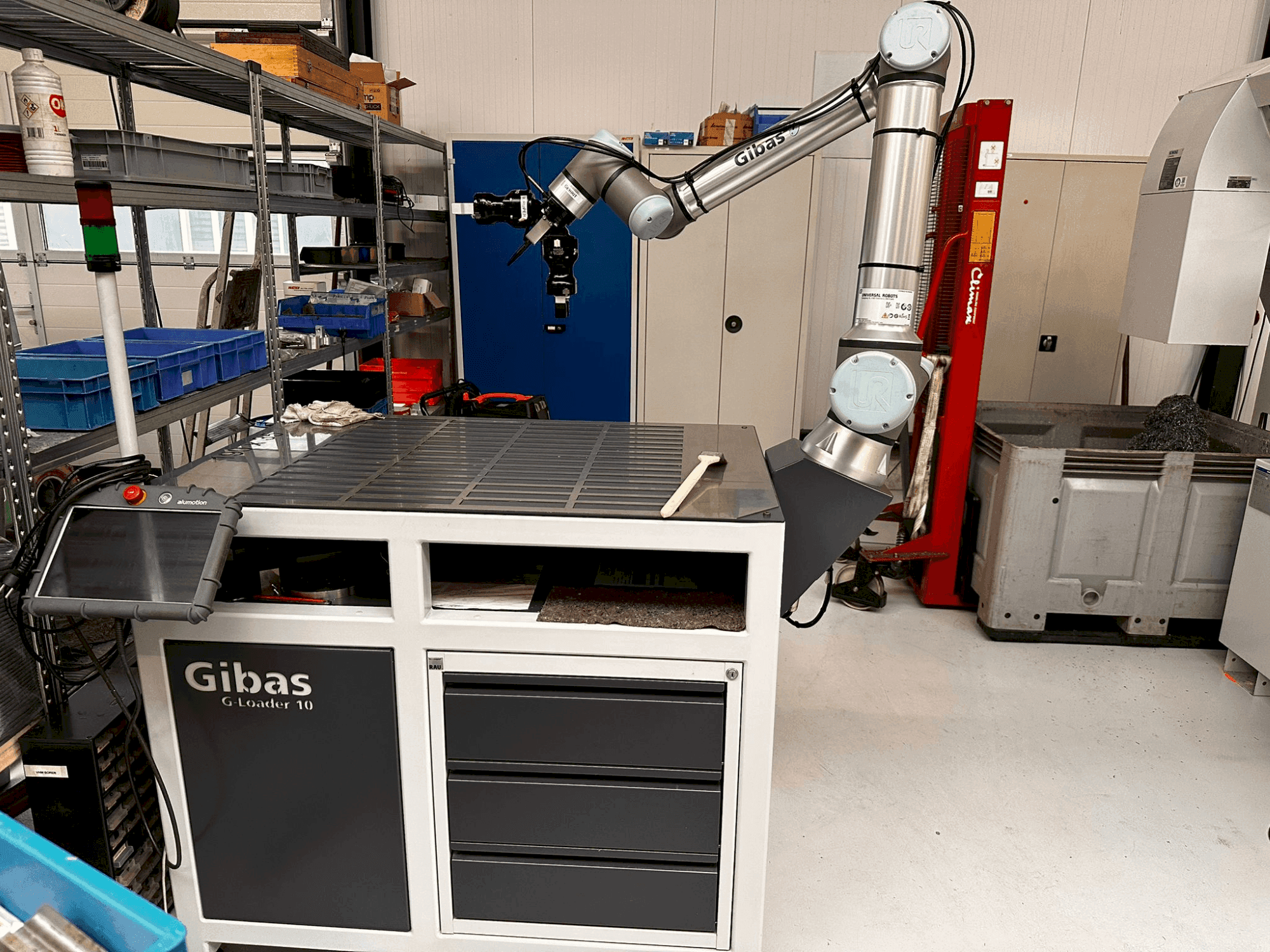 Vue de face de la machine Universal Robots UR10e-Serie