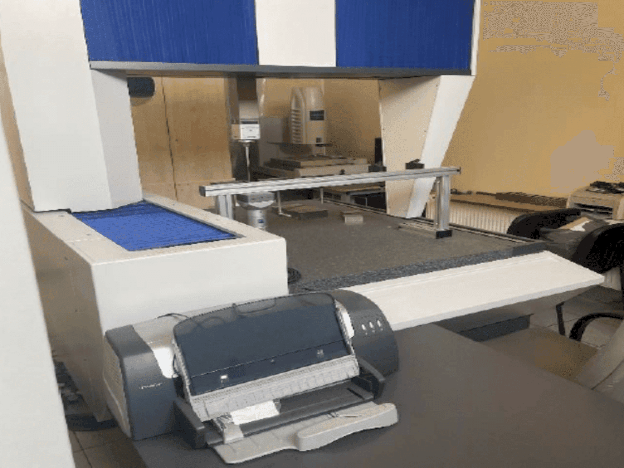 Vue de face de la machine ZEISS Prismo 7 Vario