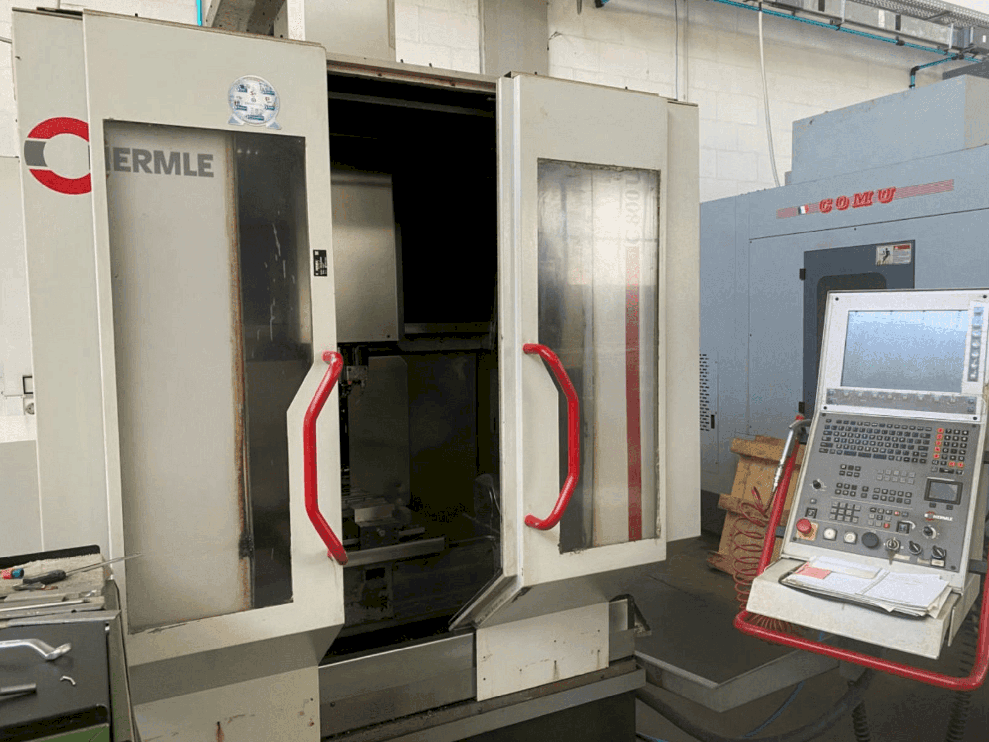 Vue de face de la machine HERMLE C 800 U