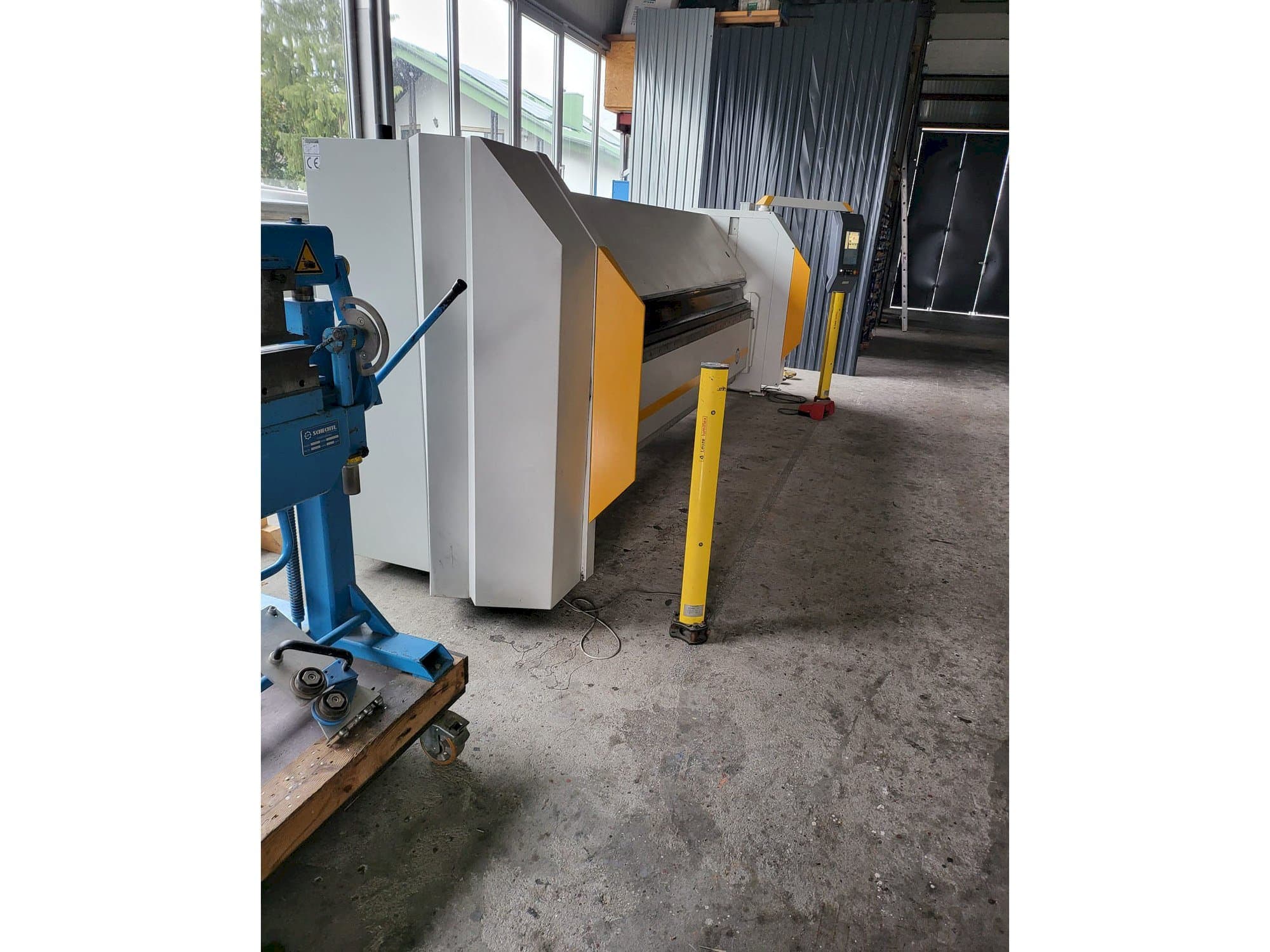 Vue gauche de la machine RAS FLEXIbend 73.40