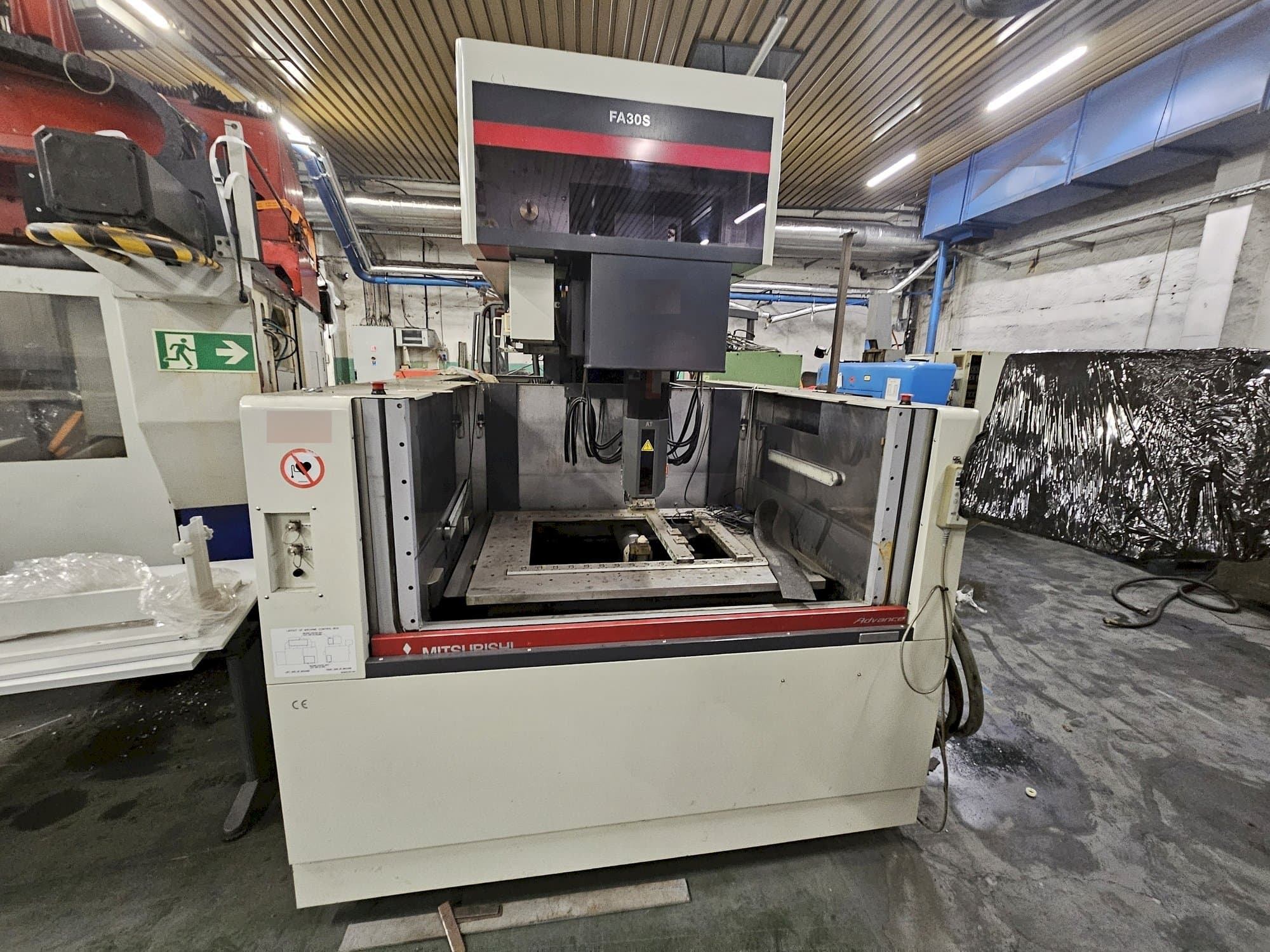 Vue de face de la machine Mitsubishi FA30VM