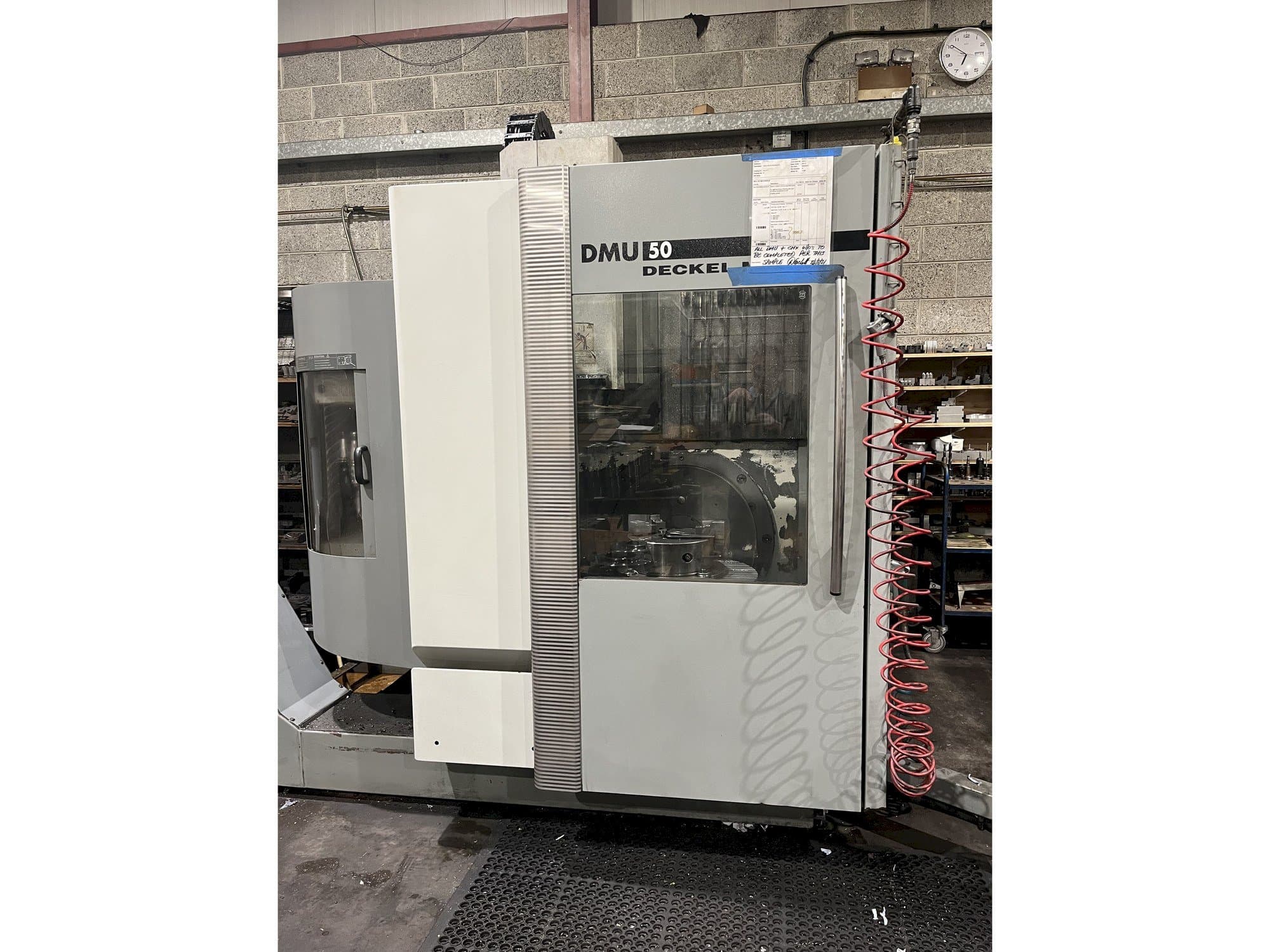 Vue de face de la machine DECKEL MAHO DMU 50