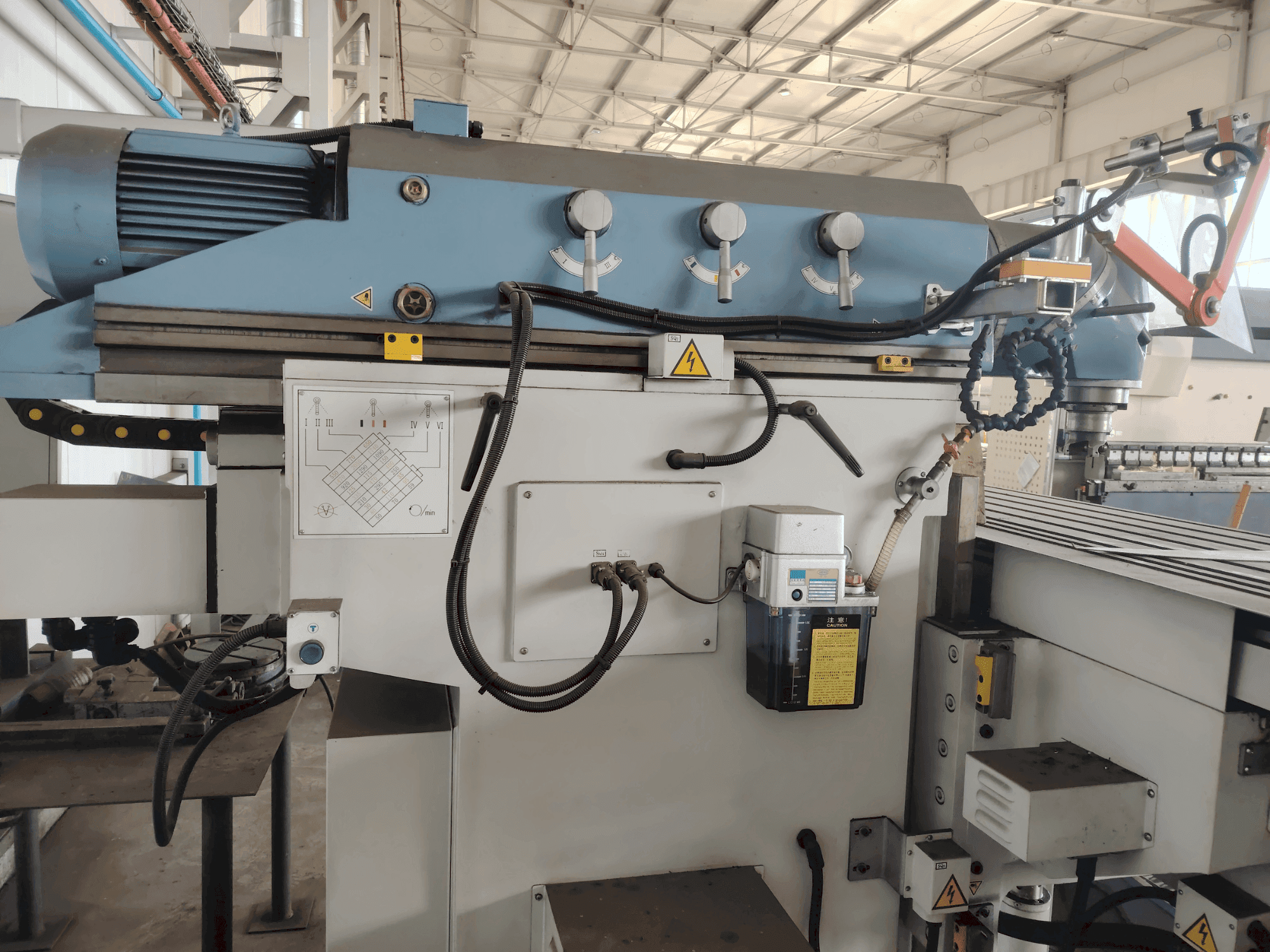 Vue de face de la machine Bernardo Variomill FU 2000E Servo