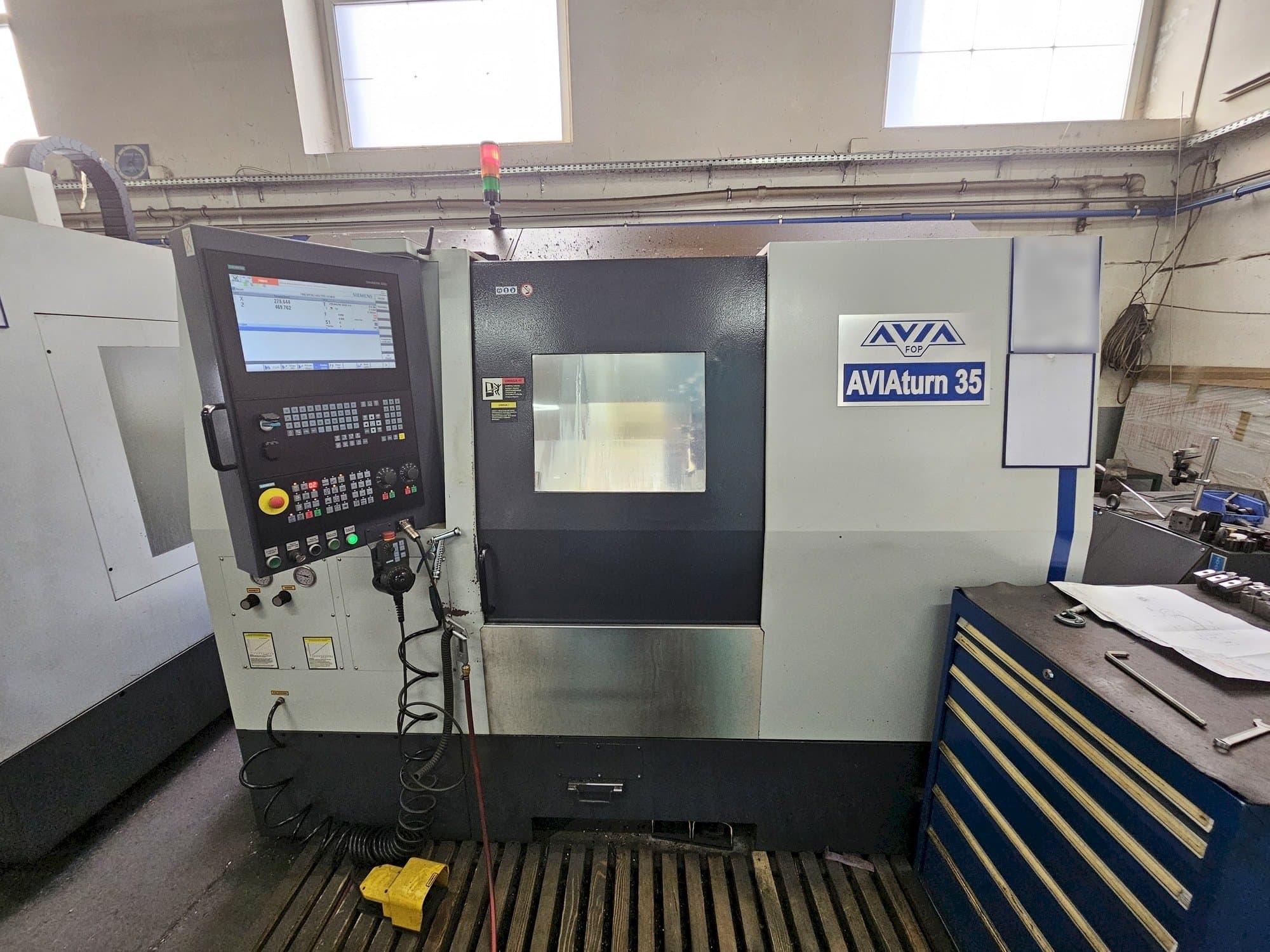 Vue de face de la machine Avia AVIAturn 35