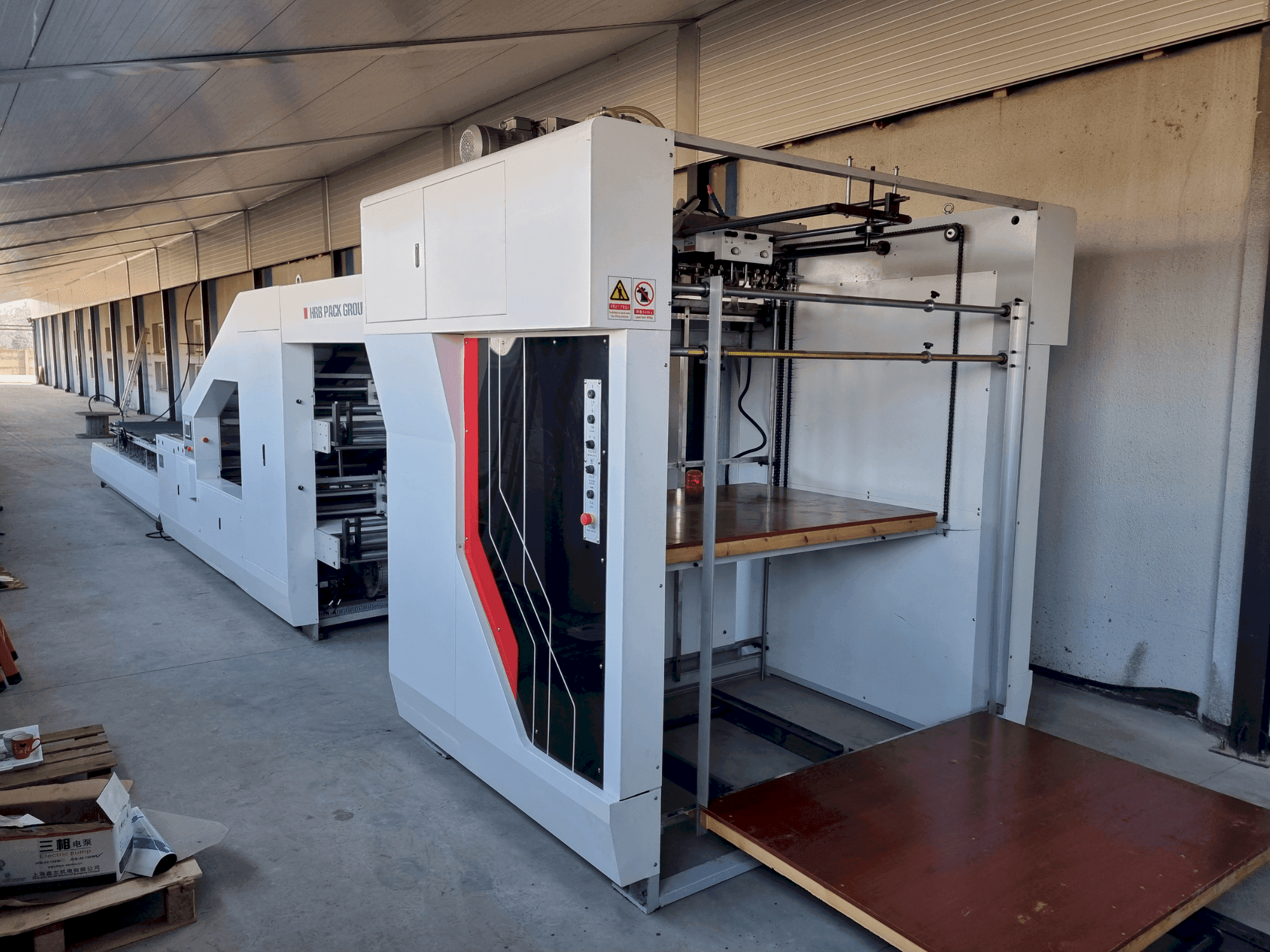 Vue de face de la machine HRB HRB-1450F